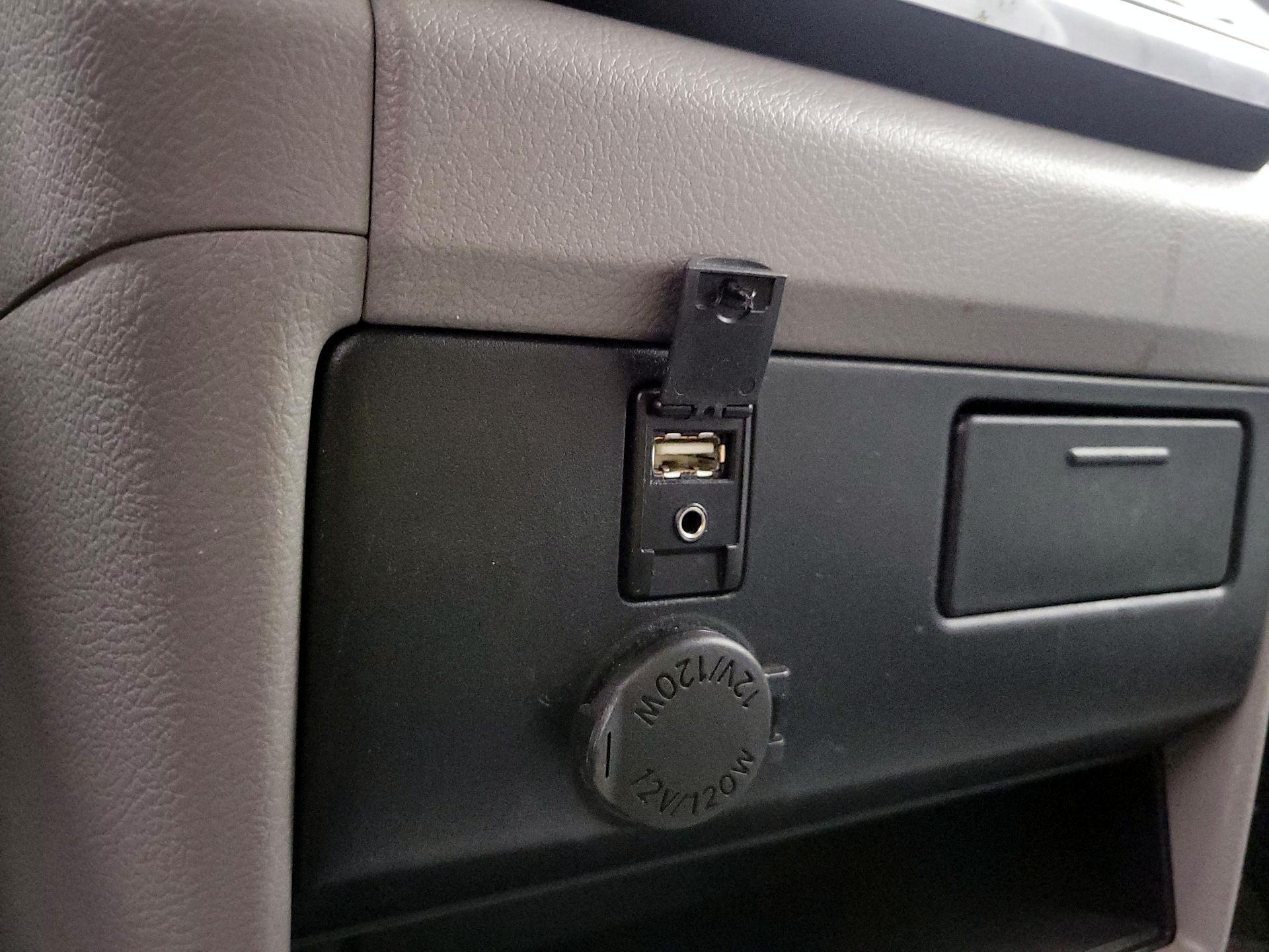 Thumbnail: 2015 Toyota Sienna - 17