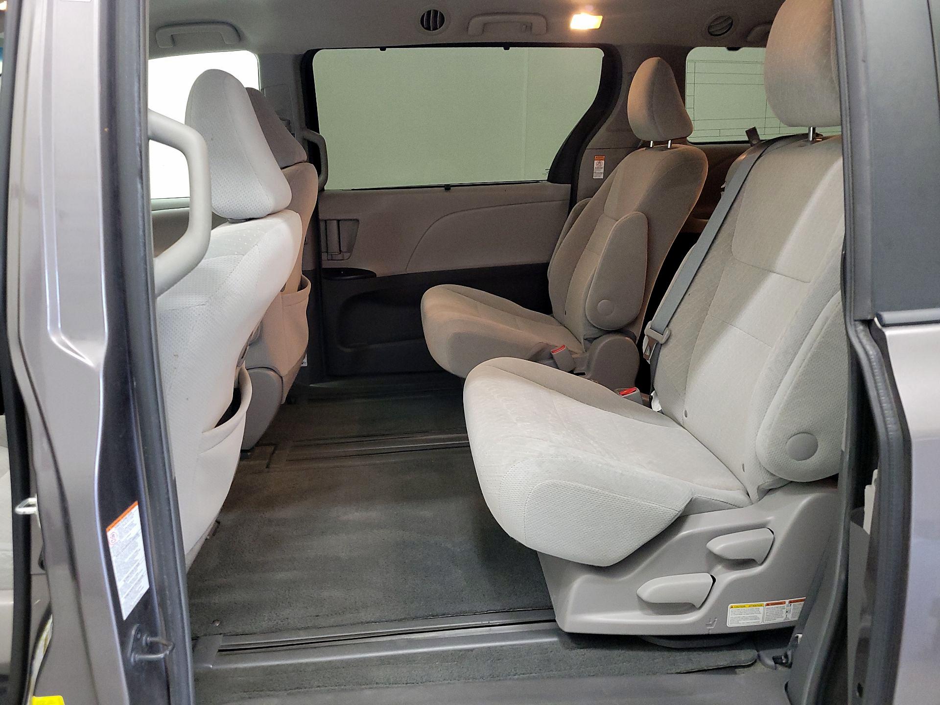 Thumbnail: 2015 Toyota Sienna - 18