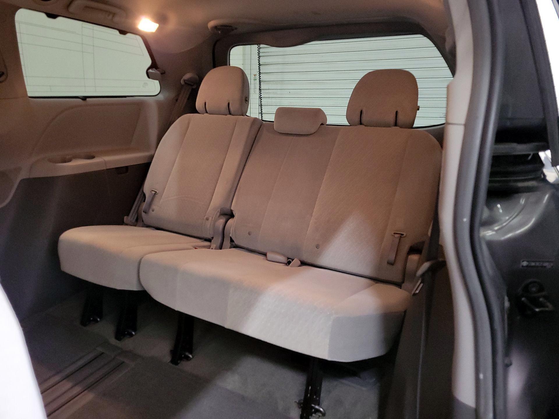 Thumbnail: 2015 Toyota Sienna - 19