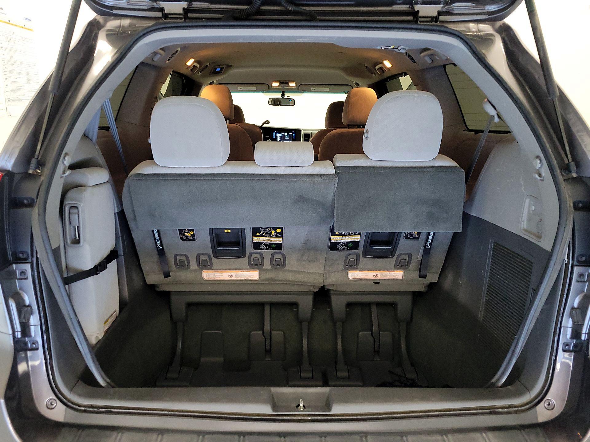 Thumbnail: 2015 Toyota Sienna - 20
