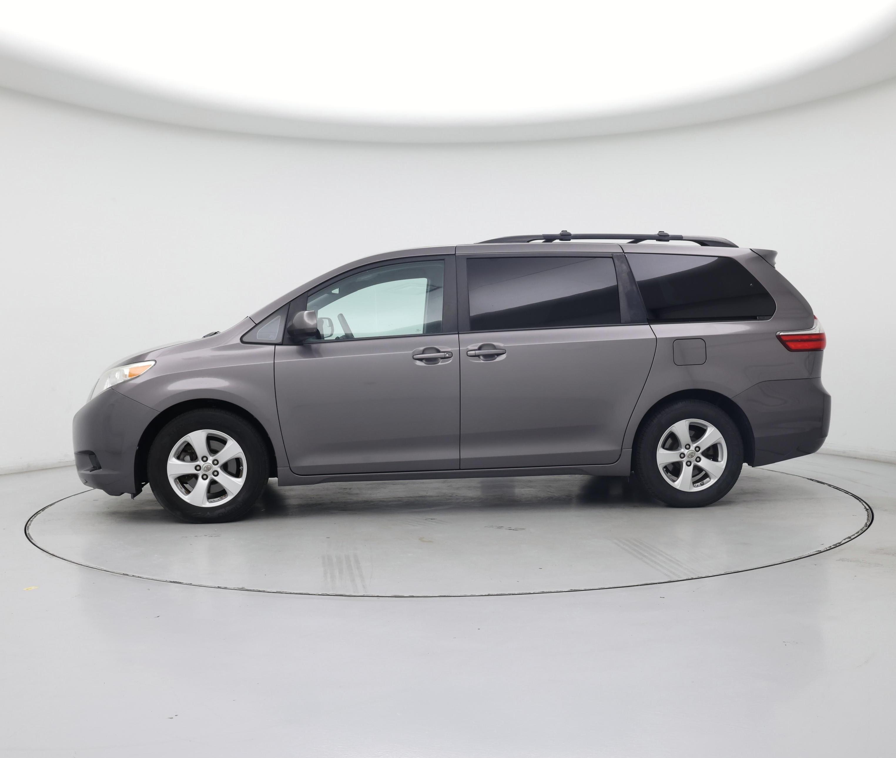 Thumbnail: 2015 Toyota Sienna - 3