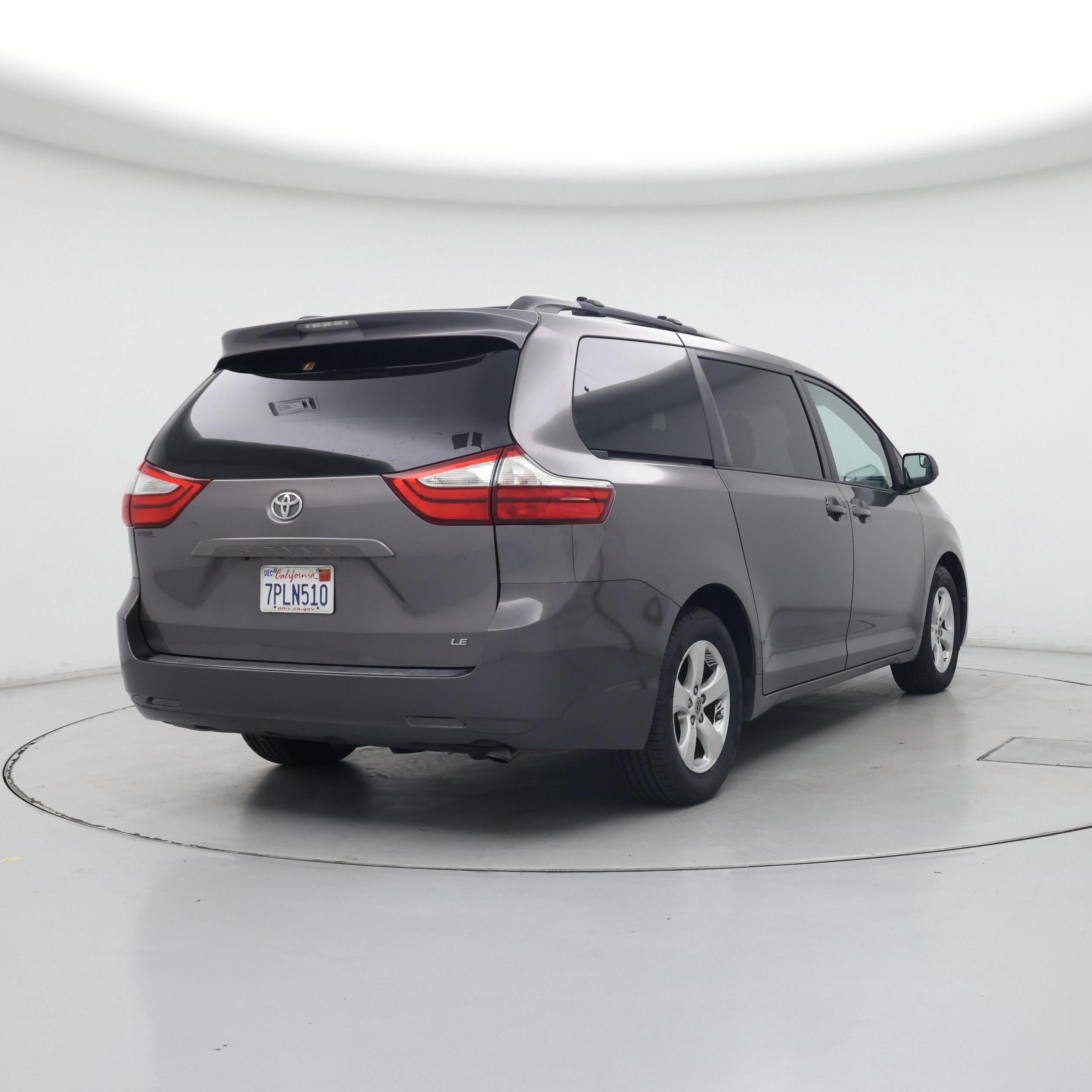 Thumbnail: 2015 Toyota Sienna - 8