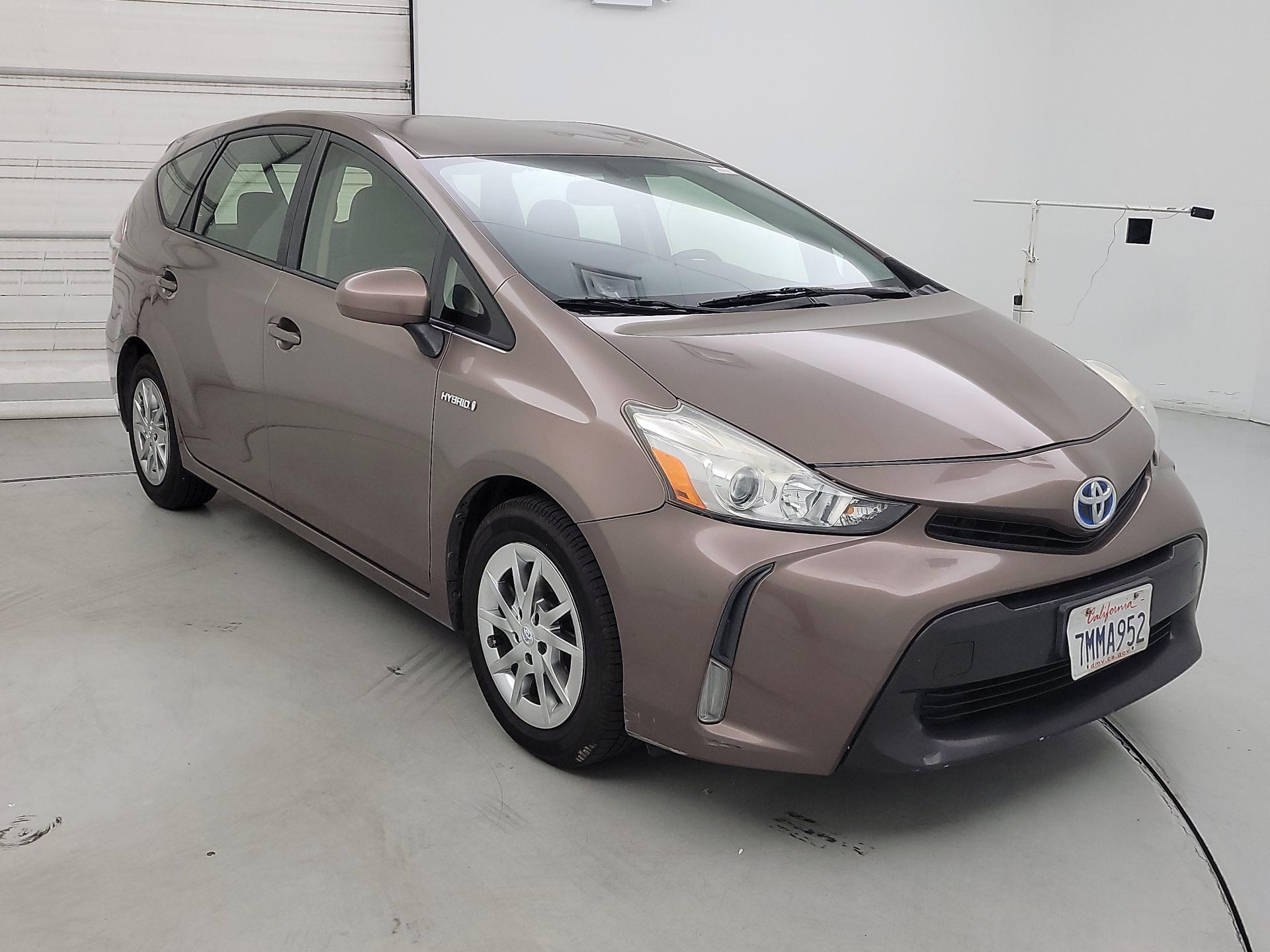Thumbnail: 2015 Toyota Prius v - 1