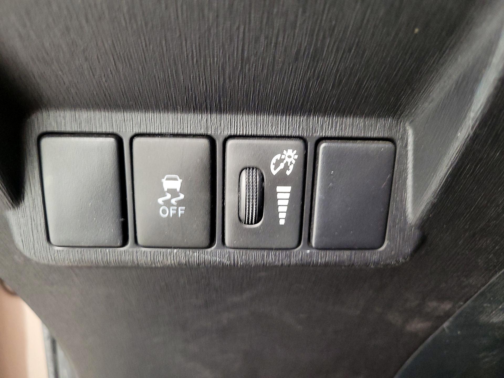 Thumbnail: 2015 Toyota Prius v - 11