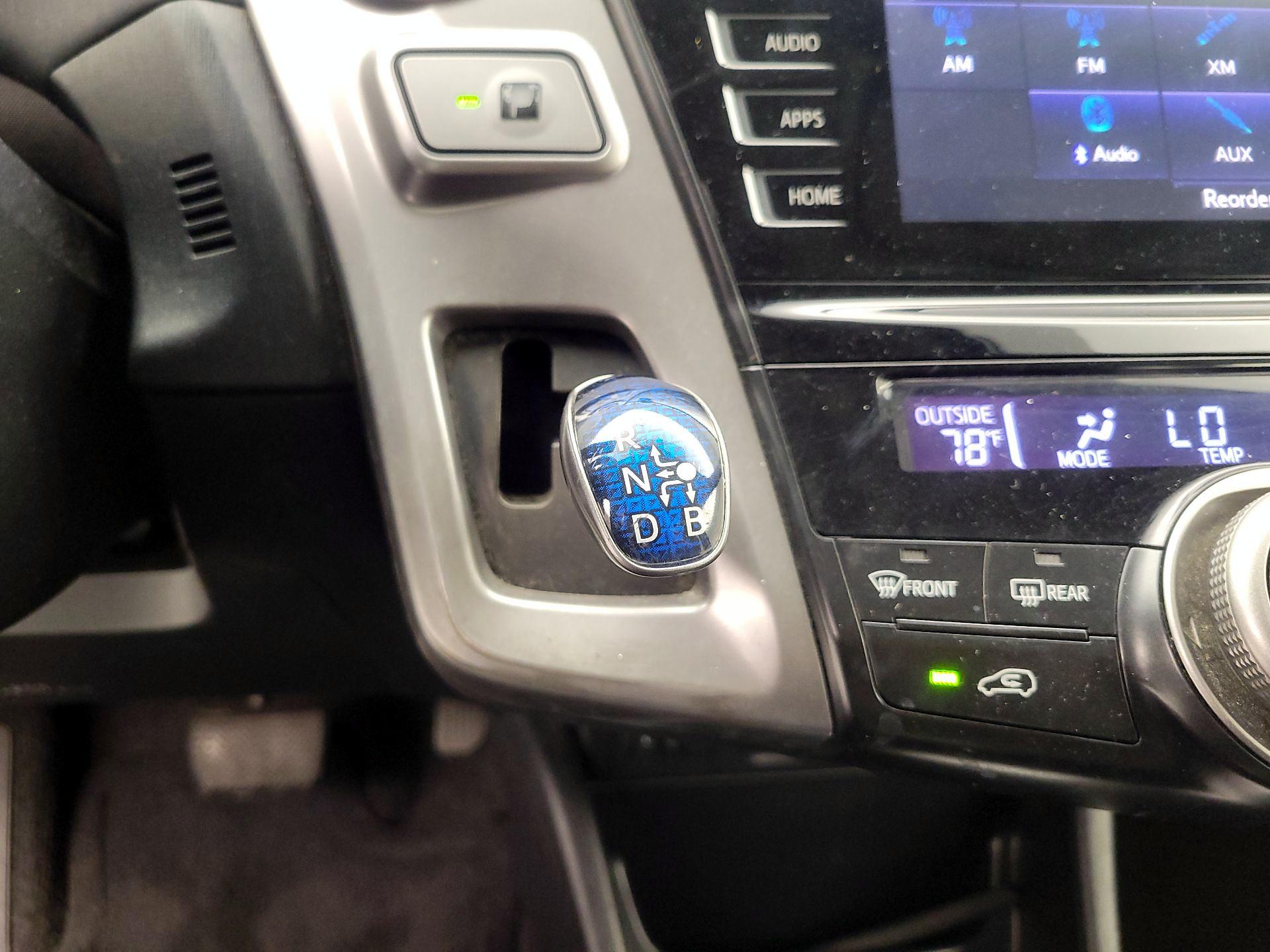 Thumbnail: 2015 Toyota Prius v - 15