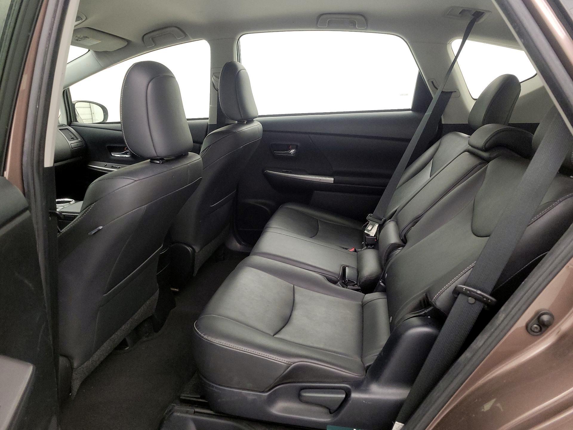 Thumbnail: 2015 Toyota Prius v - 17