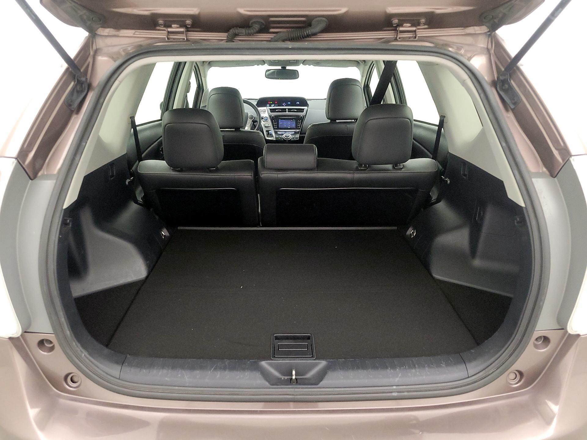 Thumbnail: 2015 Toyota Prius v - 18