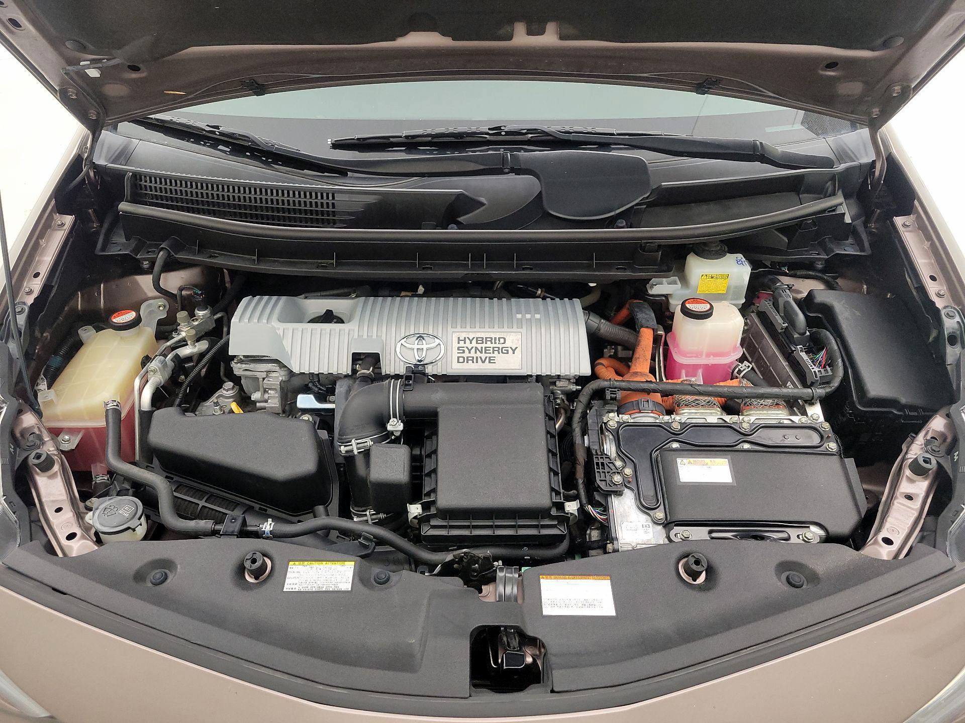 Thumbnail: 2015 Toyota Prius v - 19