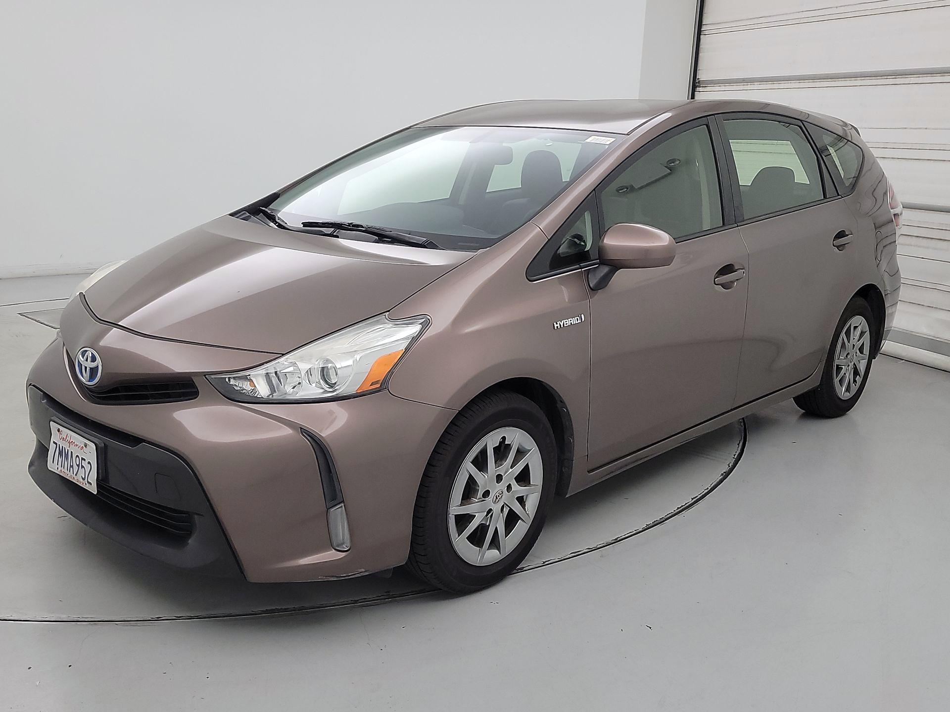 Thumbnail: 2015 Toyota Prius v - 3