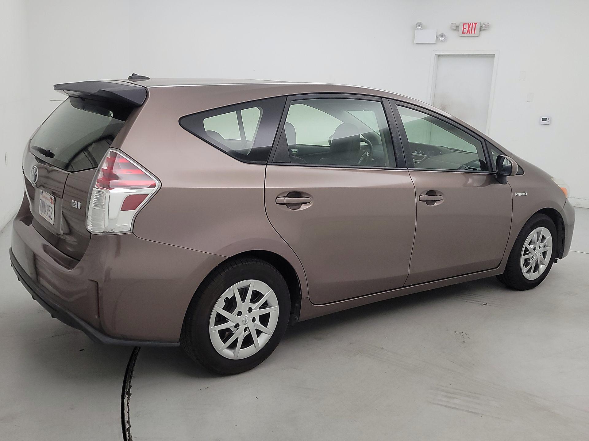 Thumbnail: 2015 Toyota Prius v - 5