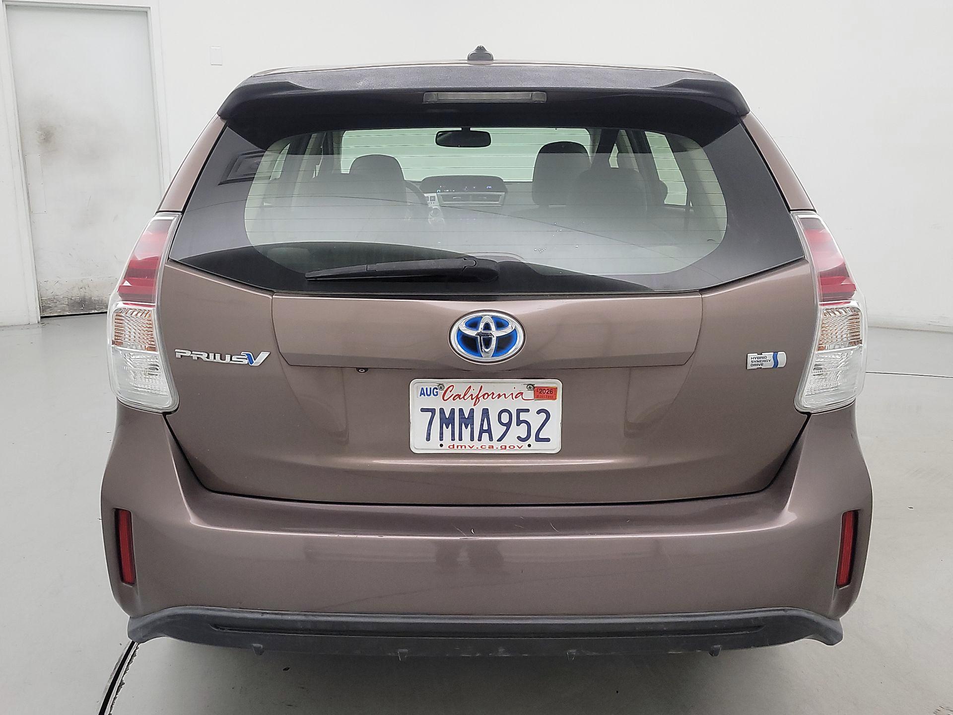 Thumbnail: 2015 Toyota Prius v - 6