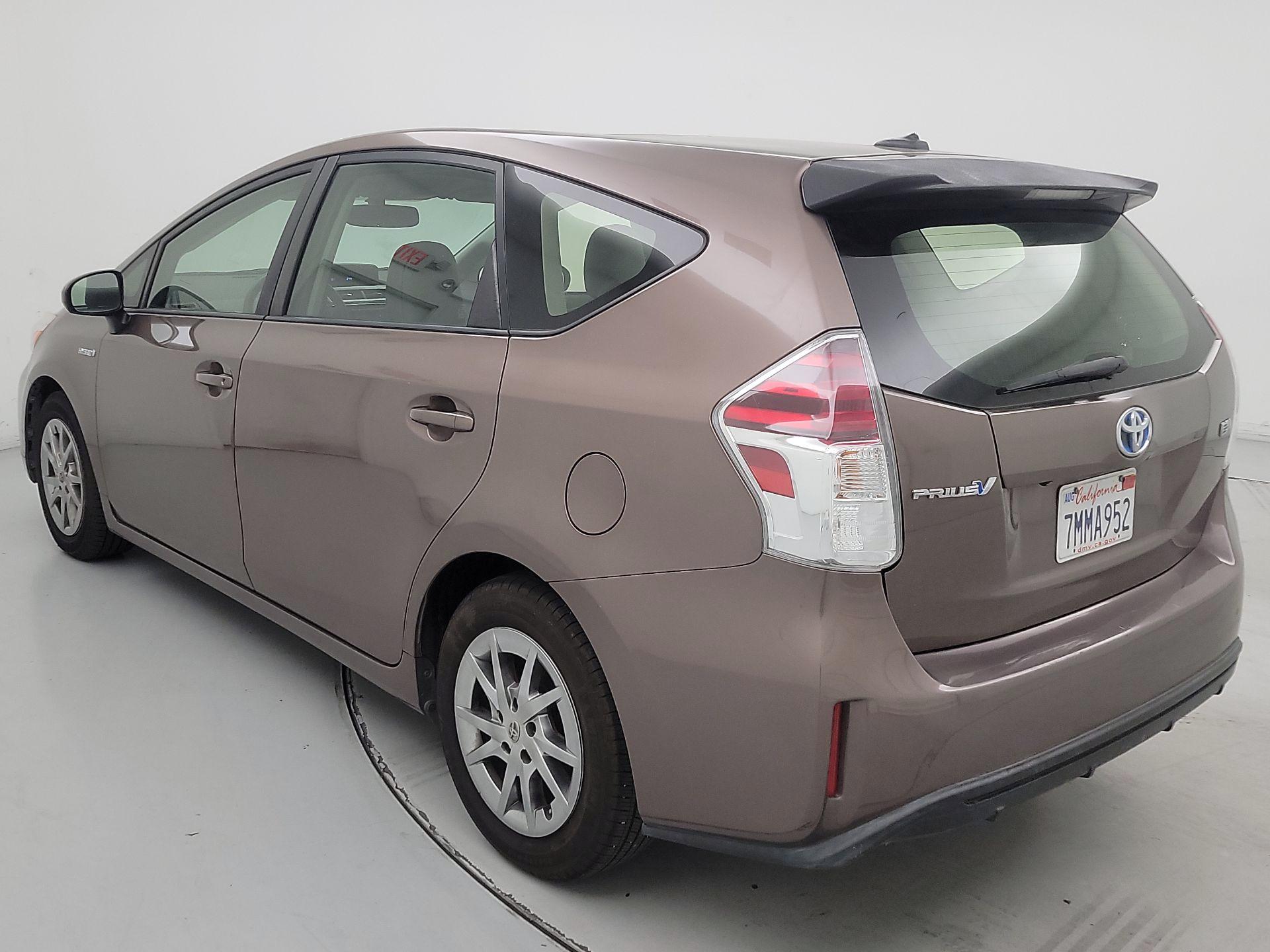 Thumbnail: 2015 Toyota Prius v - 7