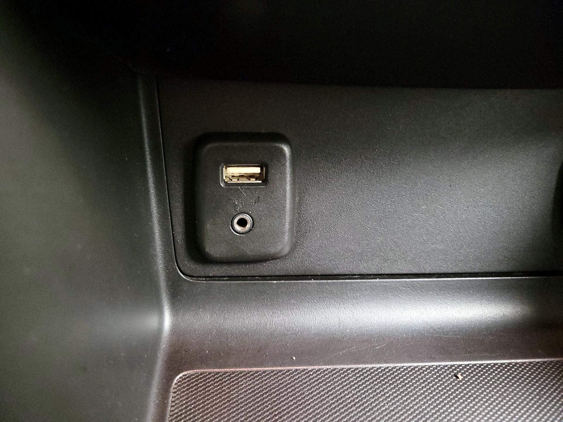 Thumbnail: 2016 GMC Canyon - 18