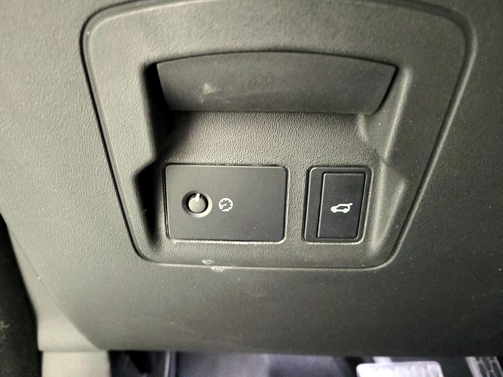 Thumbnail: 2022 Land Rover Range Rover Velar - 13