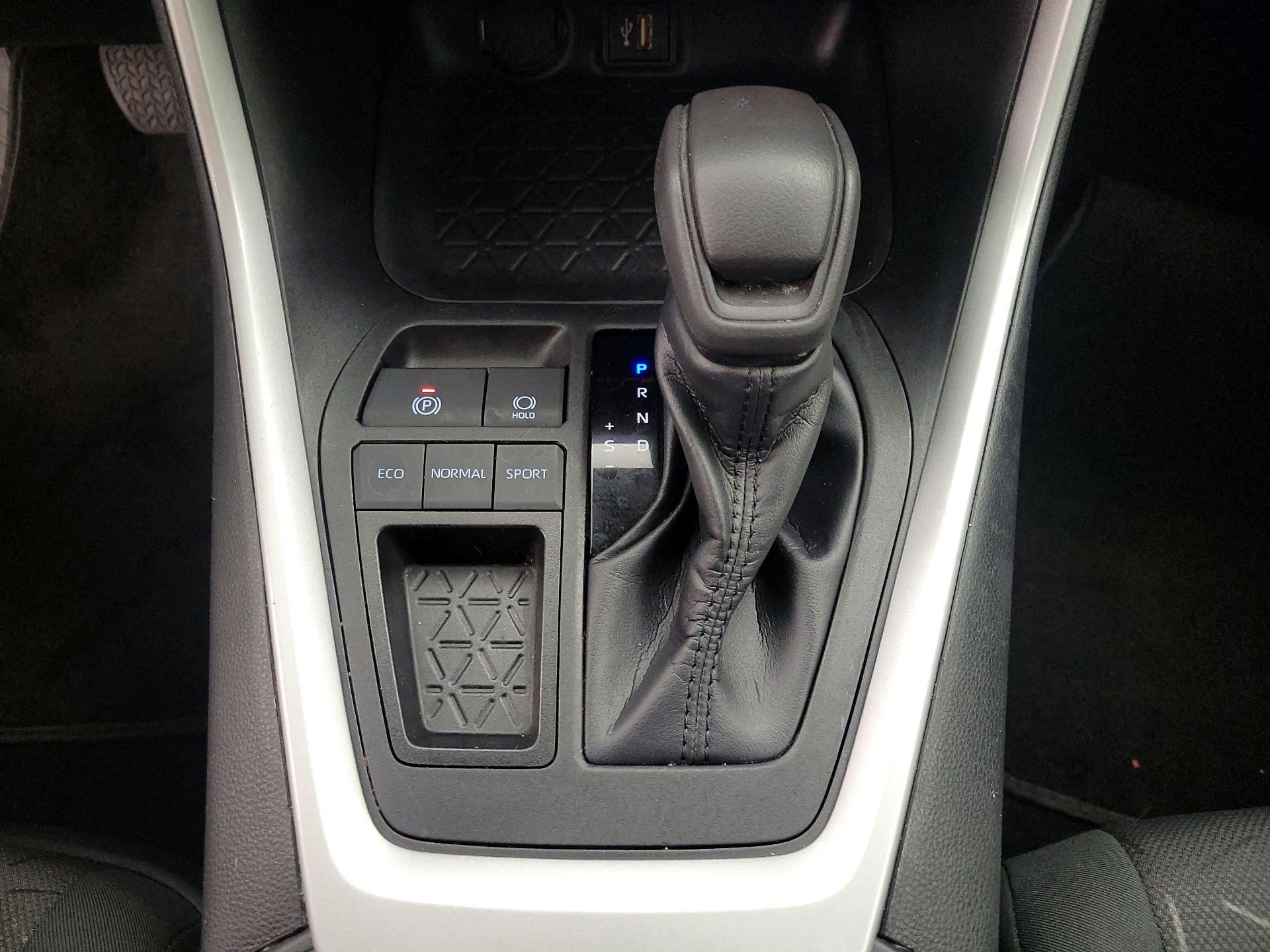 Thumbnail: 2023 Toyota RAV4 - 17