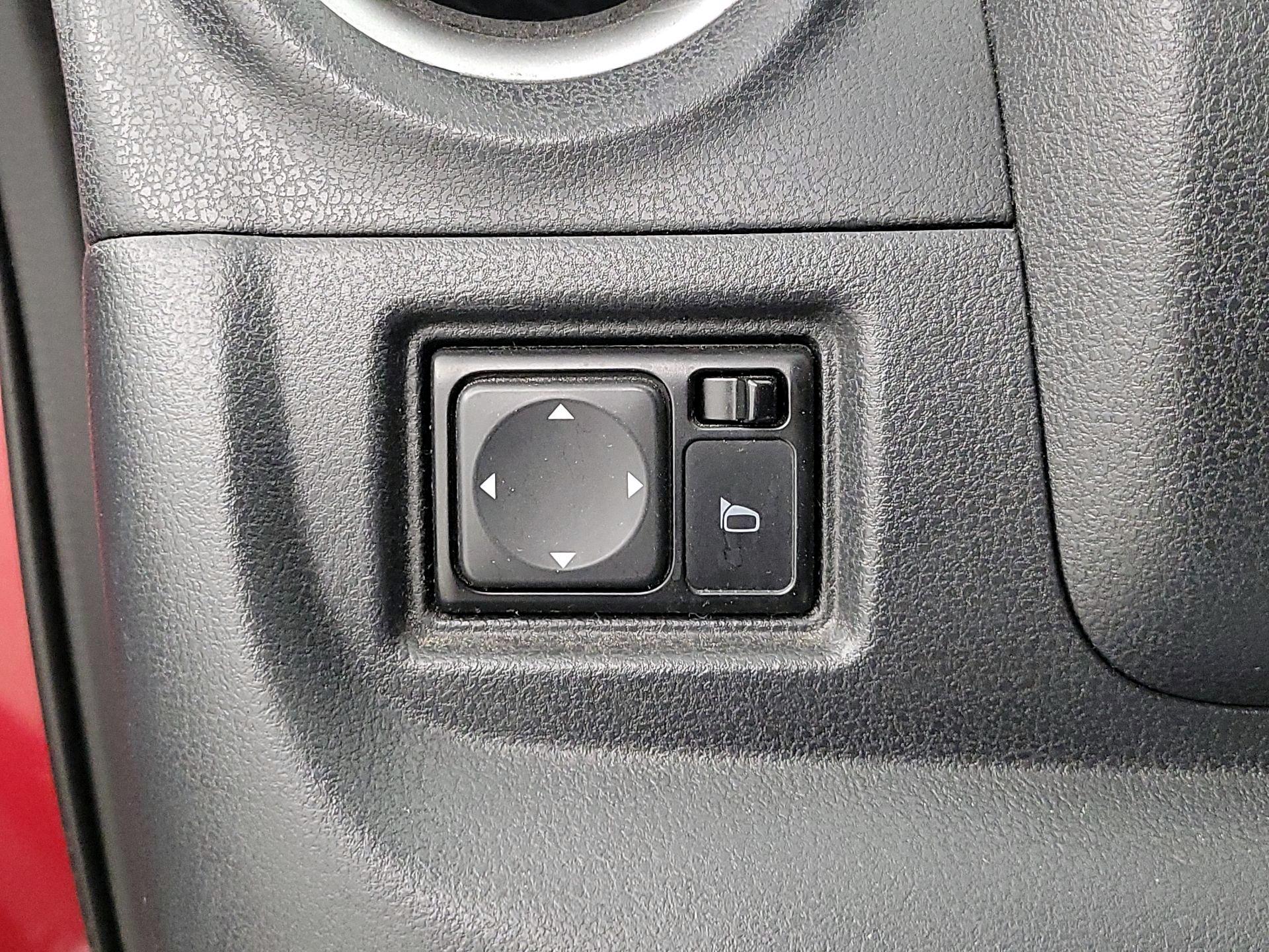 Thumbnail: 2015 Nissan Versa Note - 13