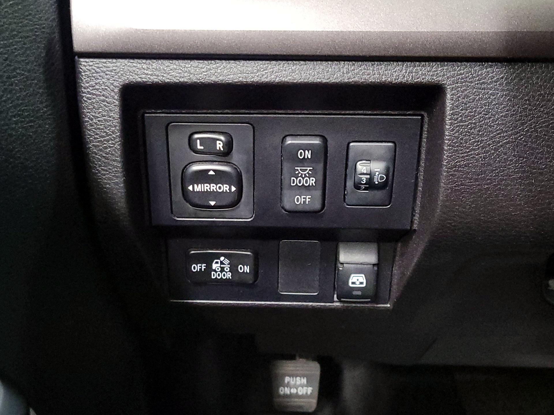 Thumbnail: 2015 Toyota Tundra - 13