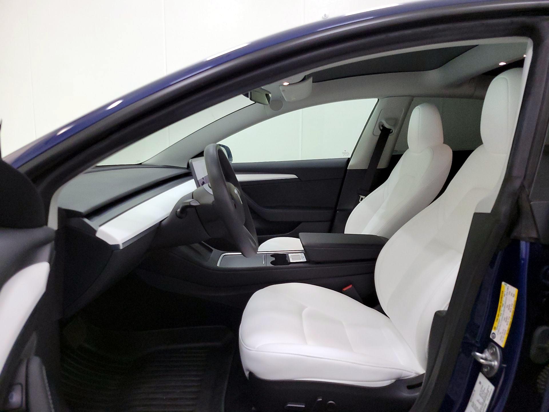 Thumbnail: 2023 Tesla Model 3 - 11