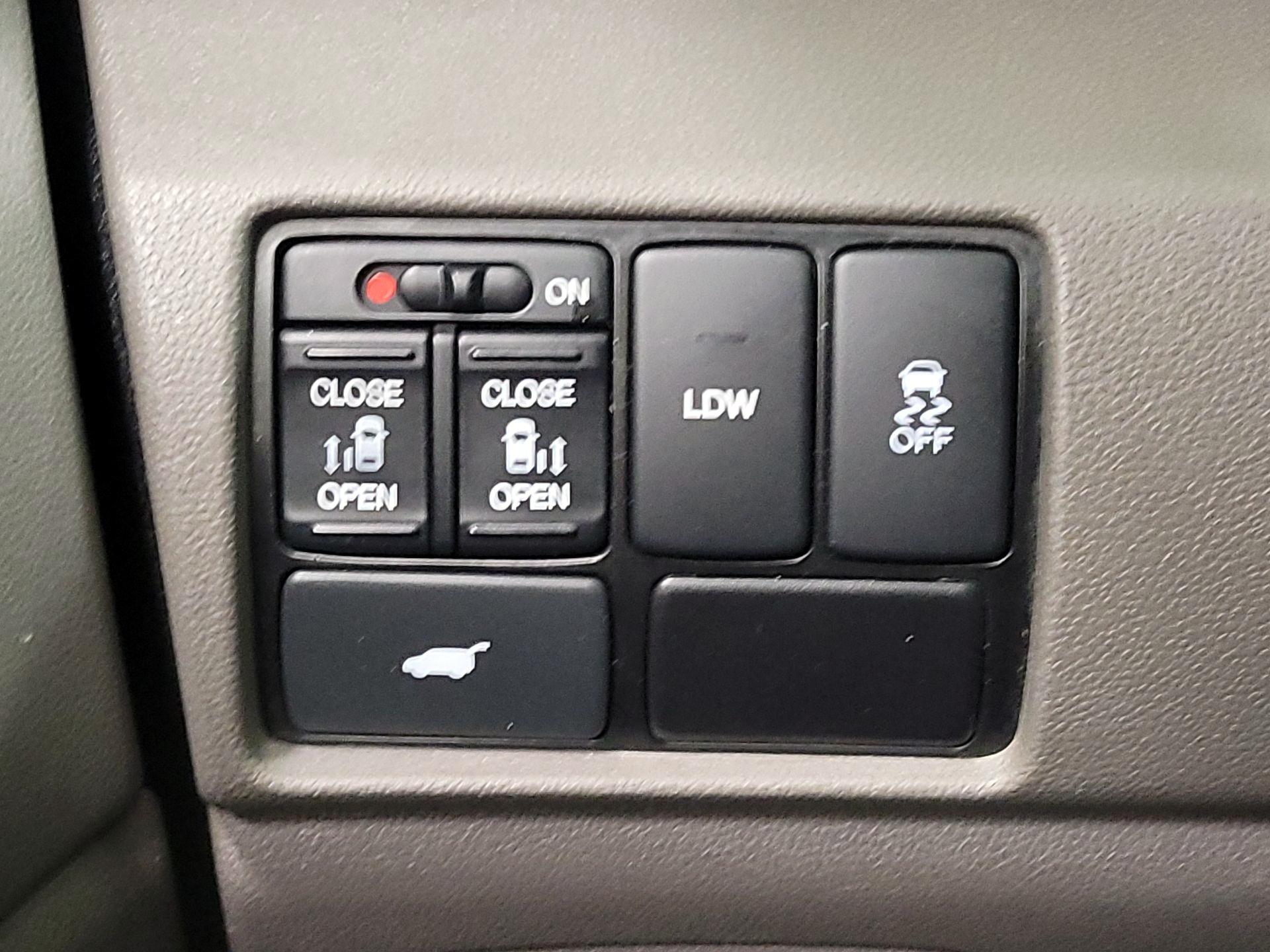 Thumbnail: 2015 Honda Odyssey - 13