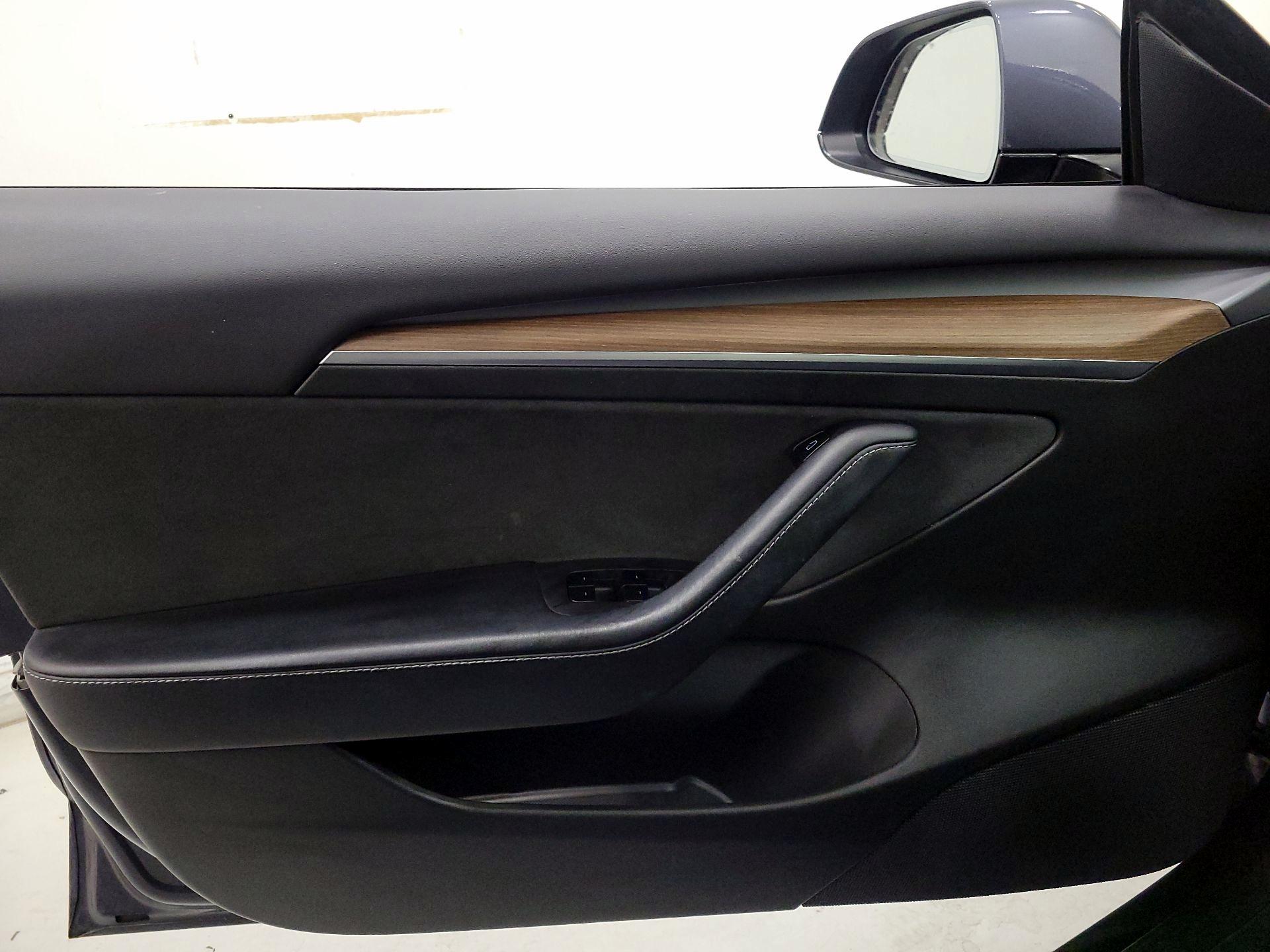 Thumbnail: 2022 Tesla Model 3 - 12