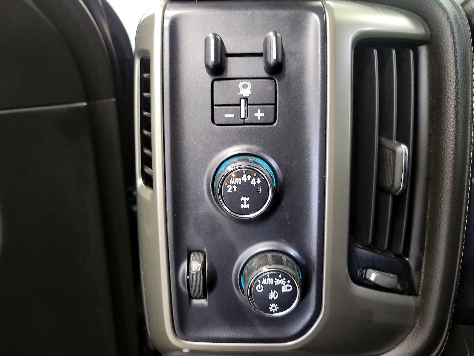 2018 Chevrolet Silverado 1500 High Country - Photo 14