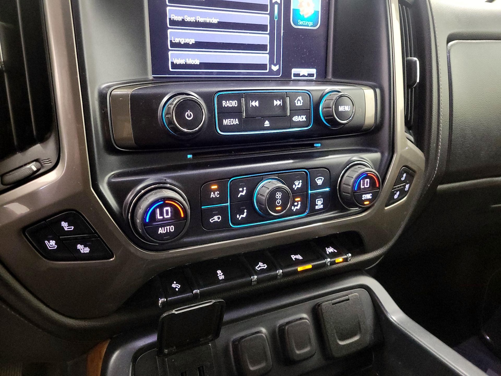 2018 Chevrolet Silverado 1500 High Country - Photo 18