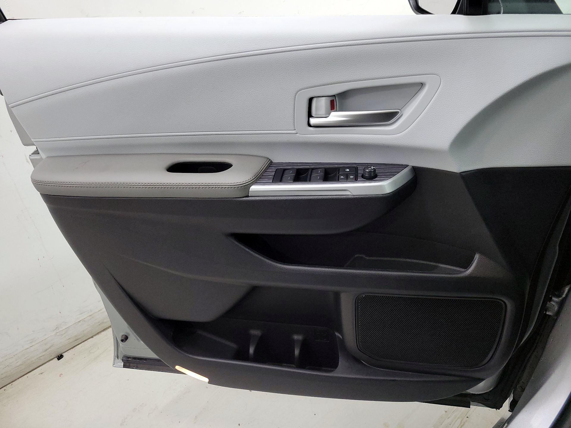 Thumbnail: 2025 Toyota Sienna - 12