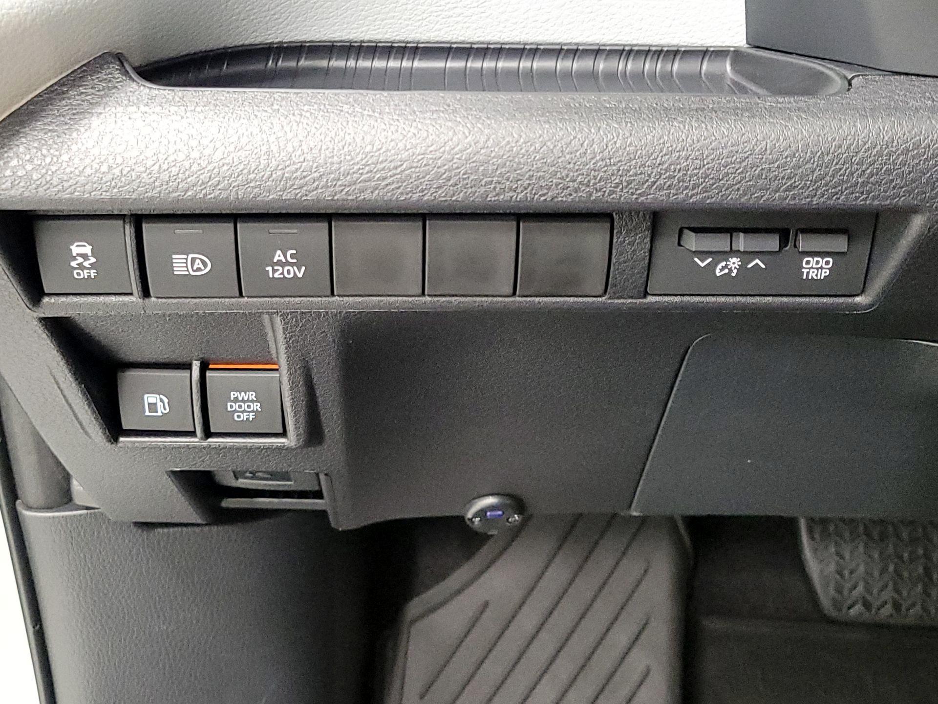 Thumbnail: 2025 Toyota Sienna - 13