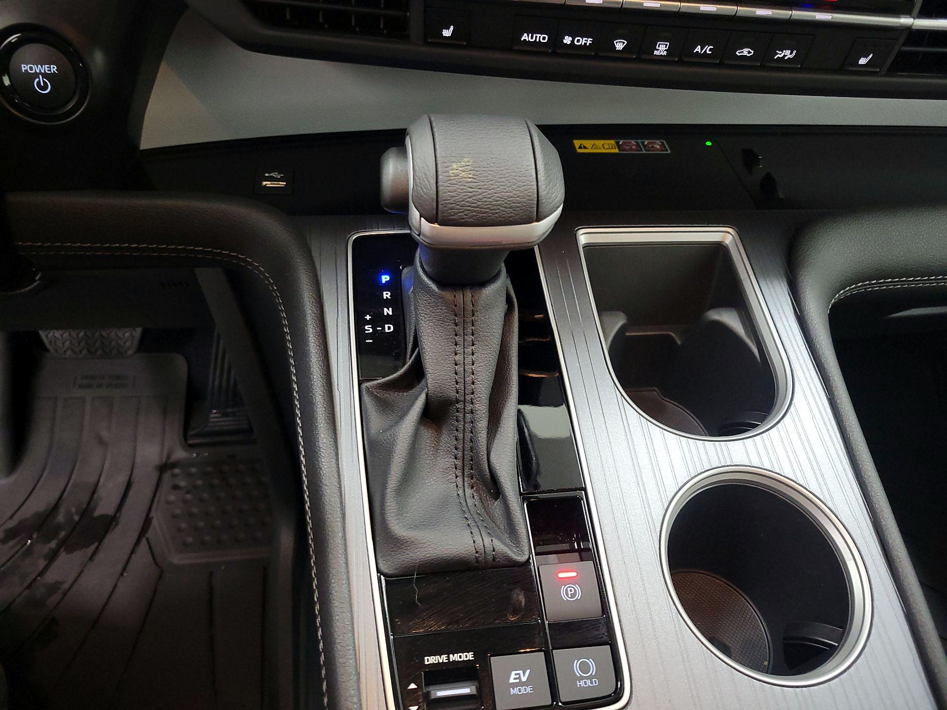 Thumbnail: 2025 Toyota Sienna - 18