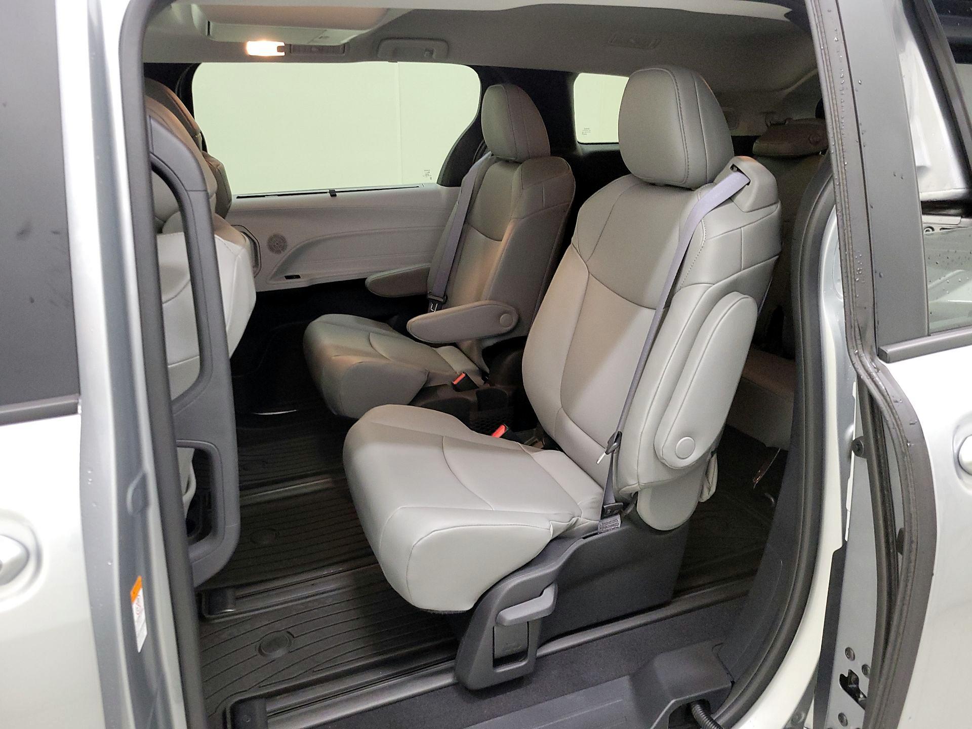 Thumbnail: 2025 Toyota Sienna - 20