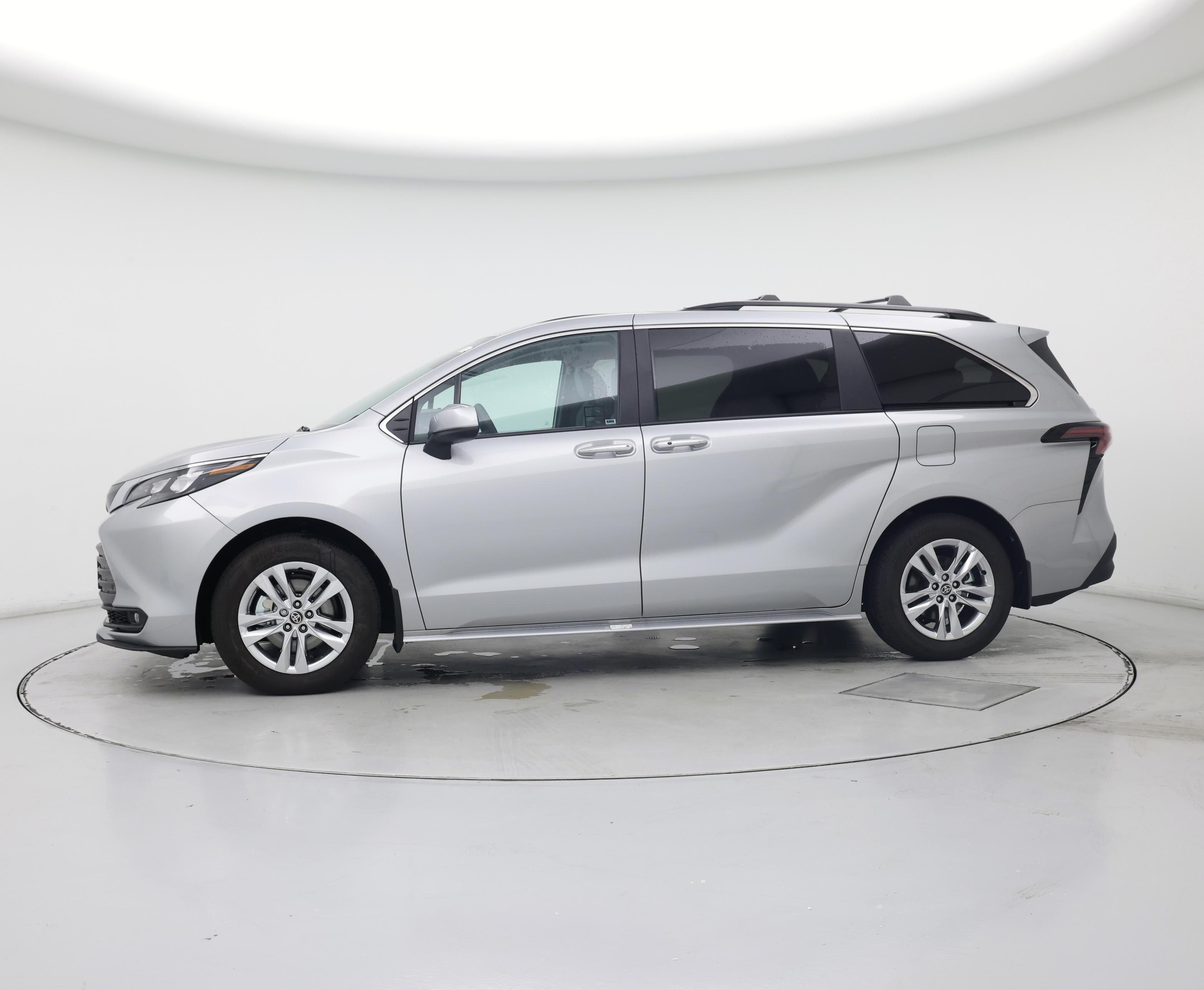 Thumbnail: 2025 Toyota Sienna - 3