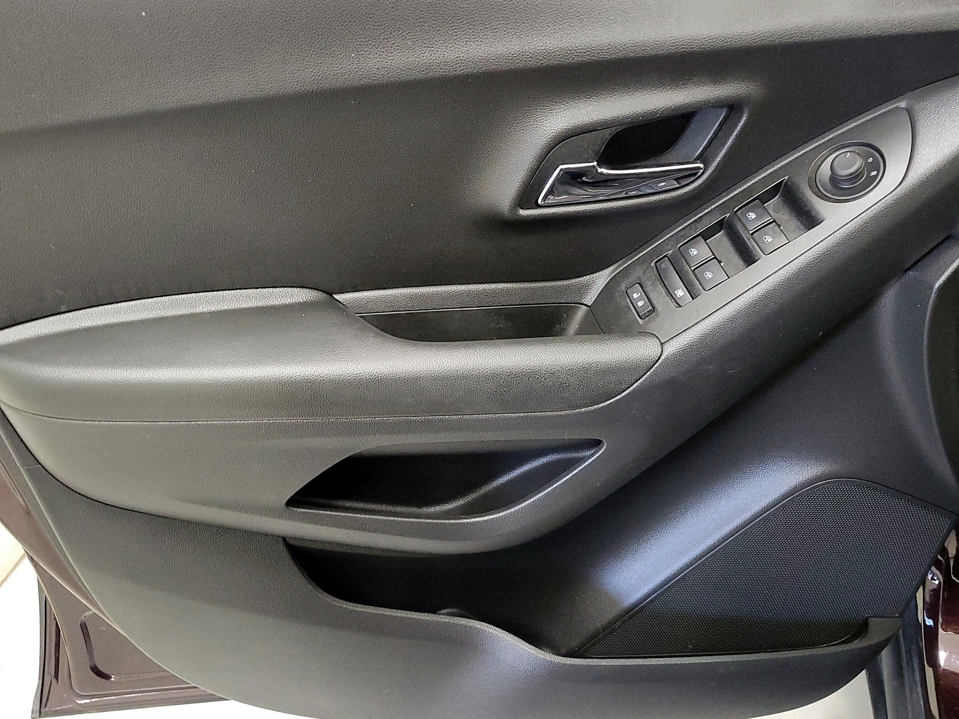 Thumbnail: 2021 Chevrolet Trax - 12