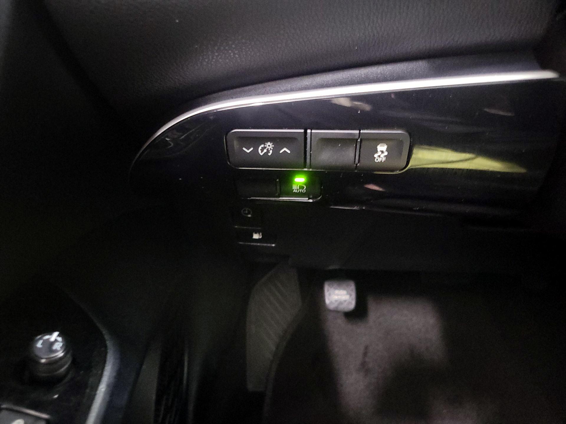 Thumbnail: 2021 Toyota Prius Prime - 14