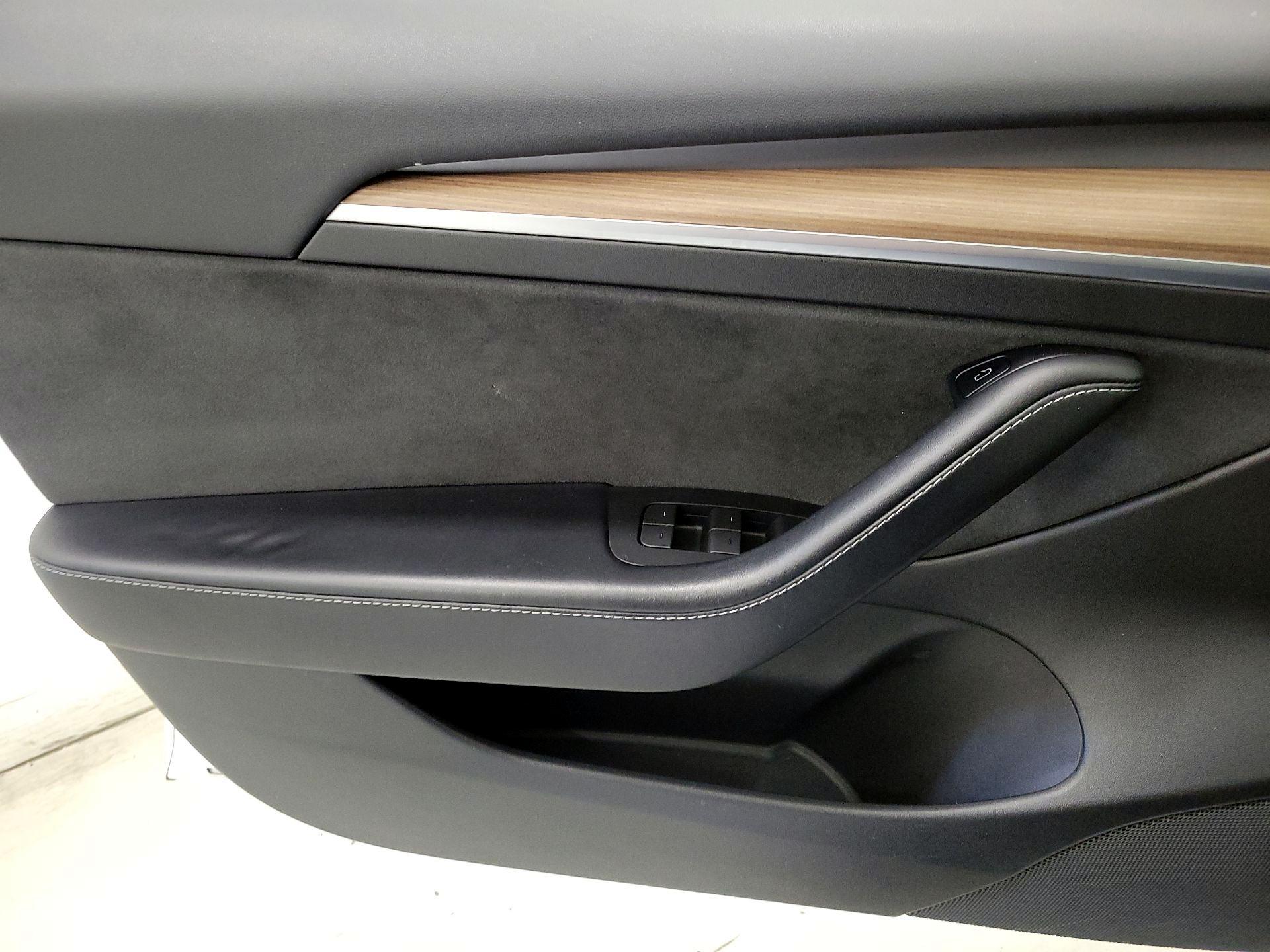 Thumbnail: 2021 Tesla Model 3 - 12