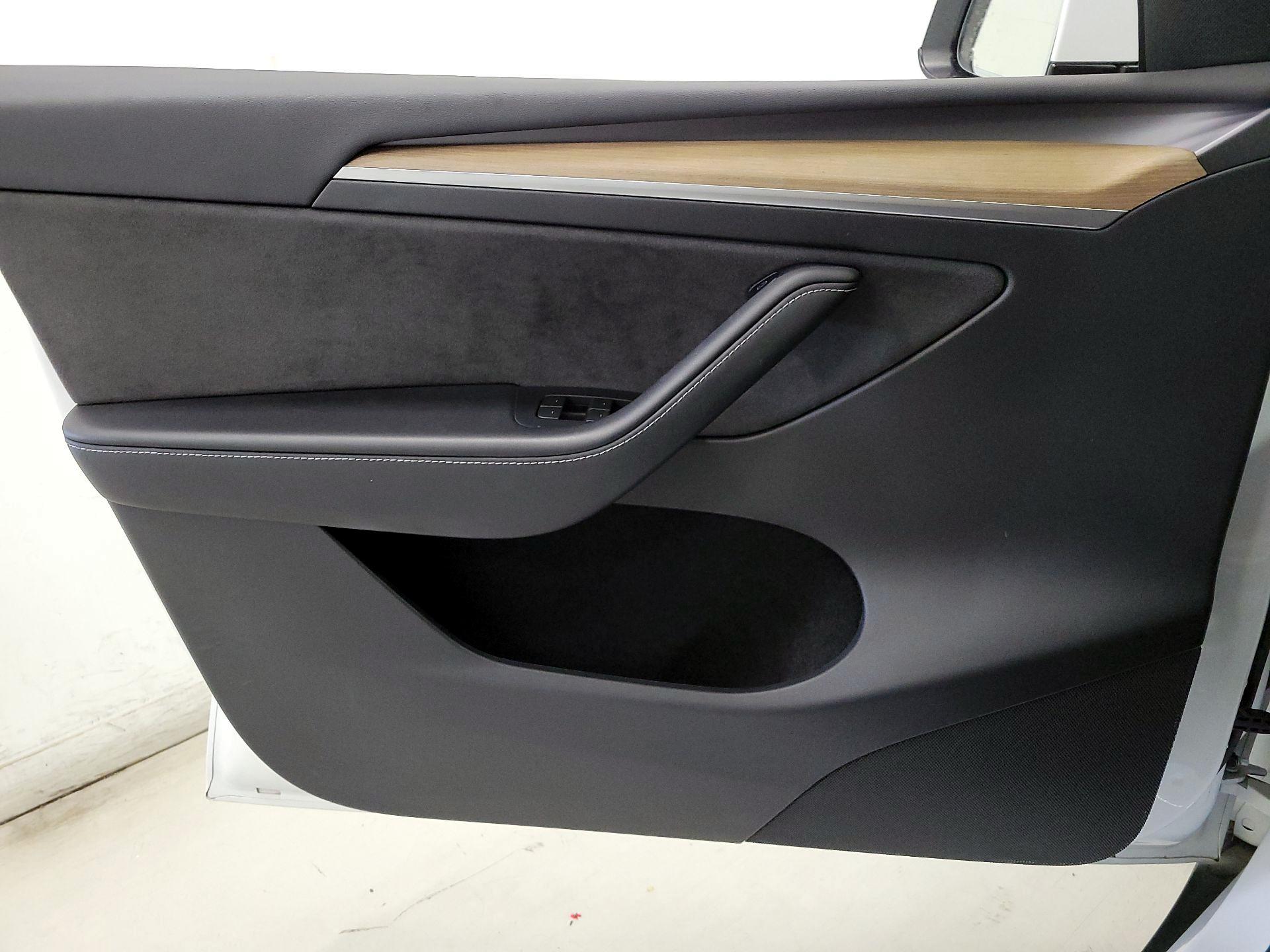 Thumbnail: 2022 Tesla Model Y - 12