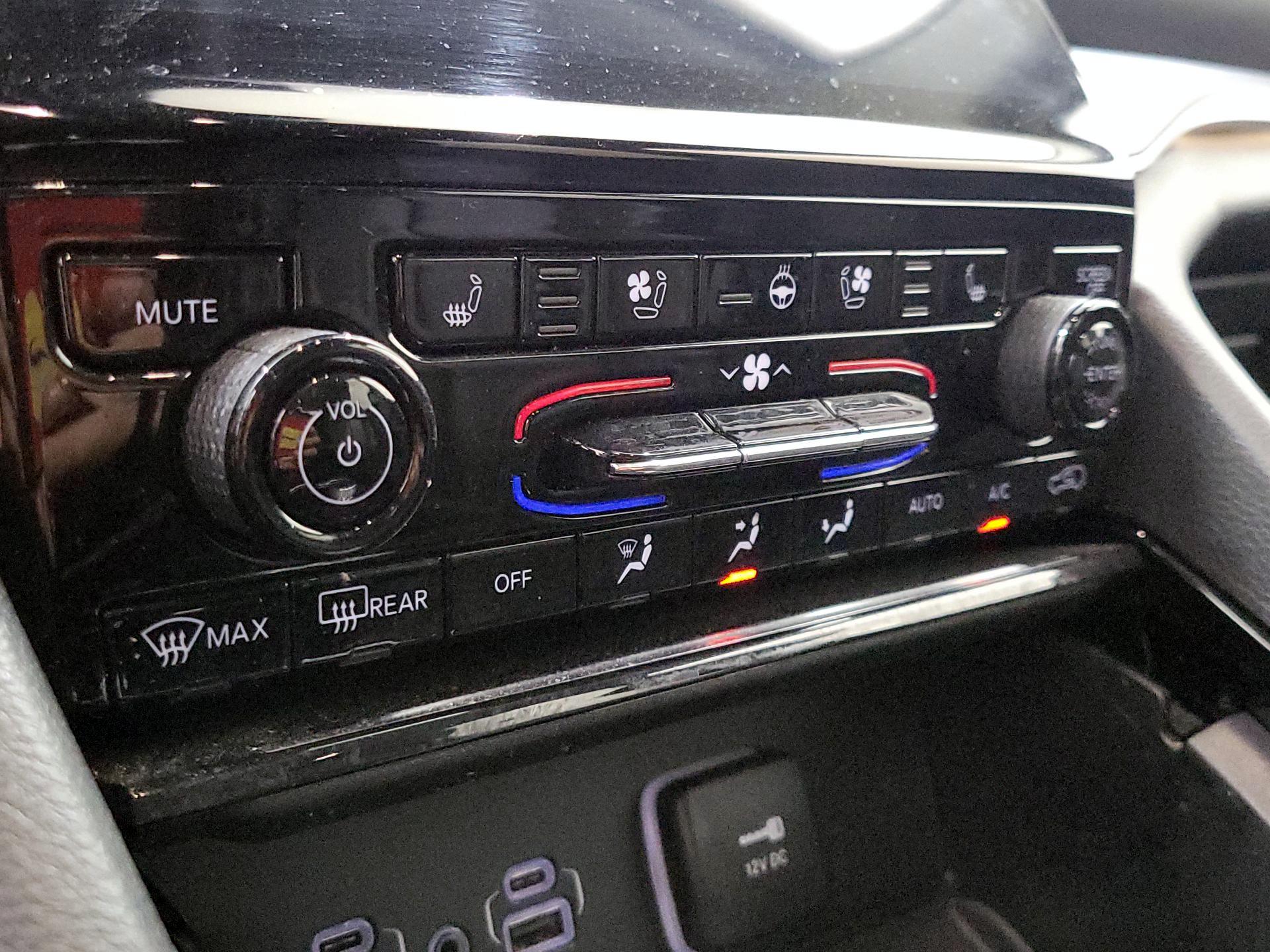 Thumbnail: 2023 Jeep Grand Cherokee - 16