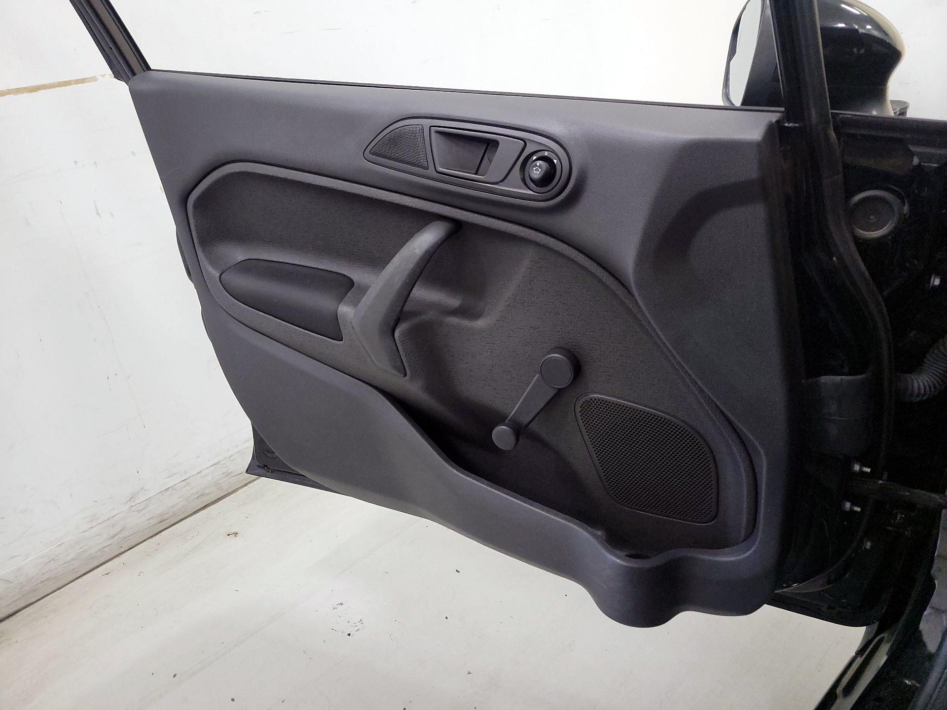 Thumbnail: 2016 Ford Fiesta - 12