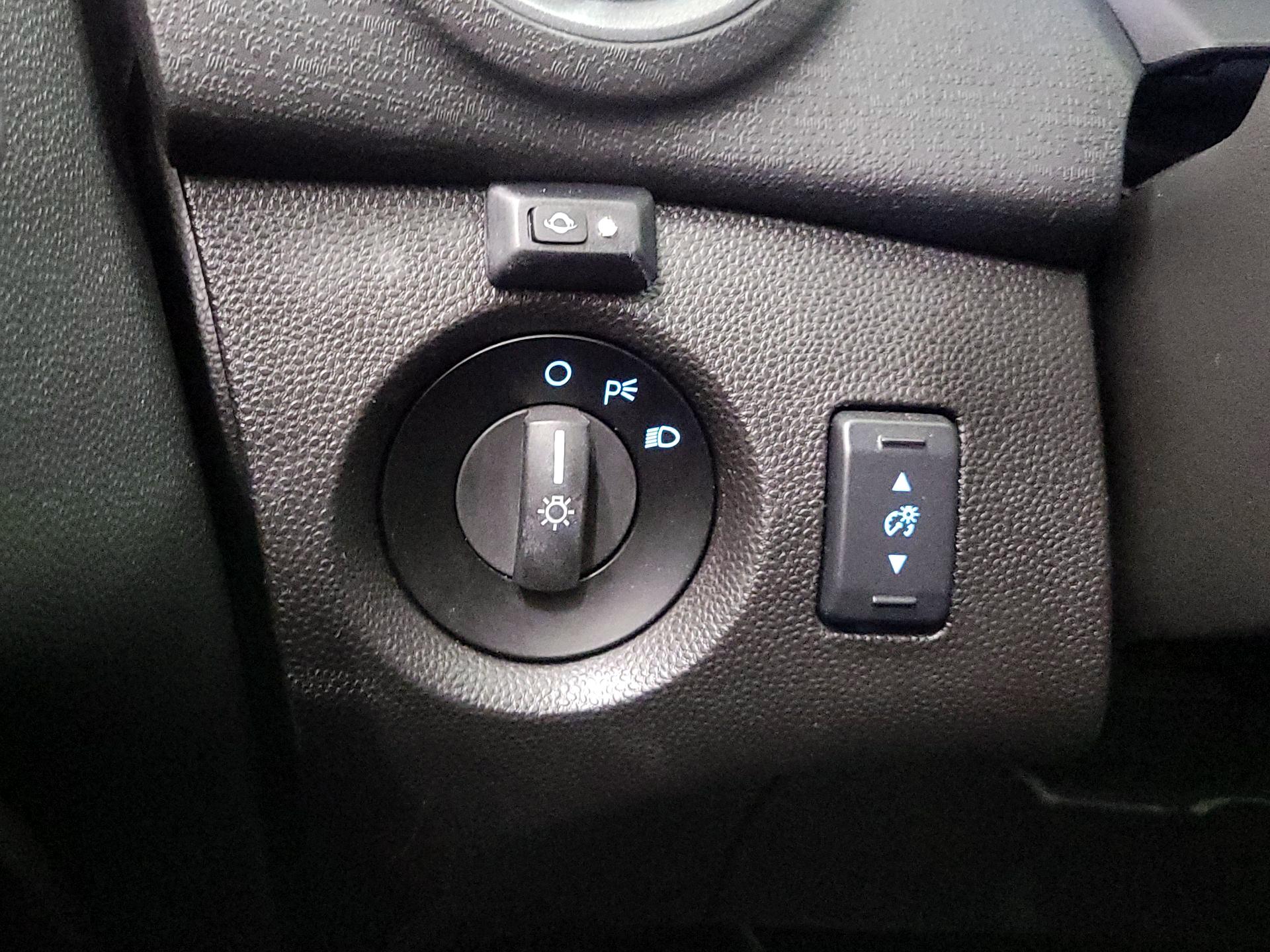 Thumbnail: 2016 Ford Fiesta - 13