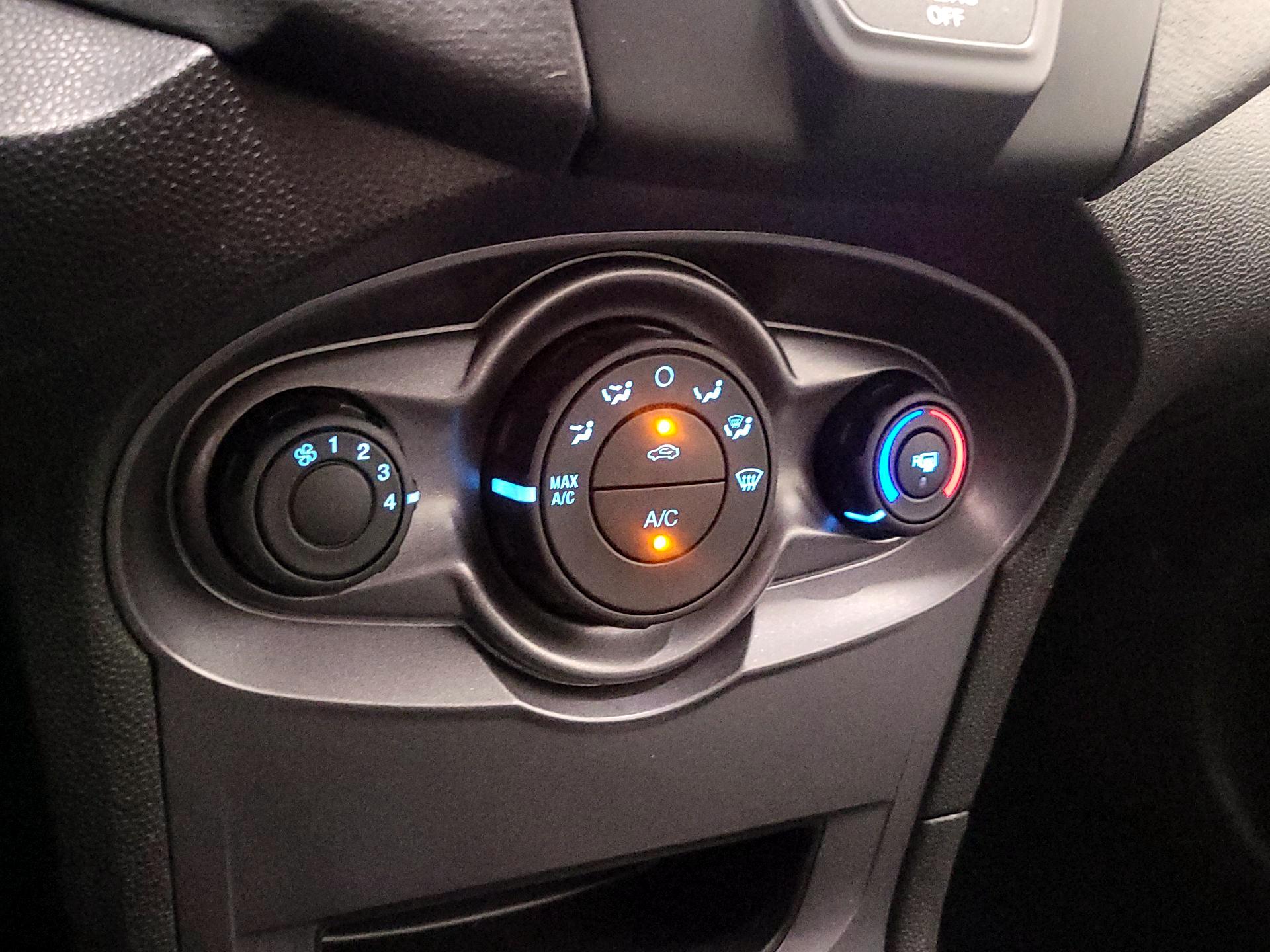 Thumbnail: 2016 Ford Fiesta - 15