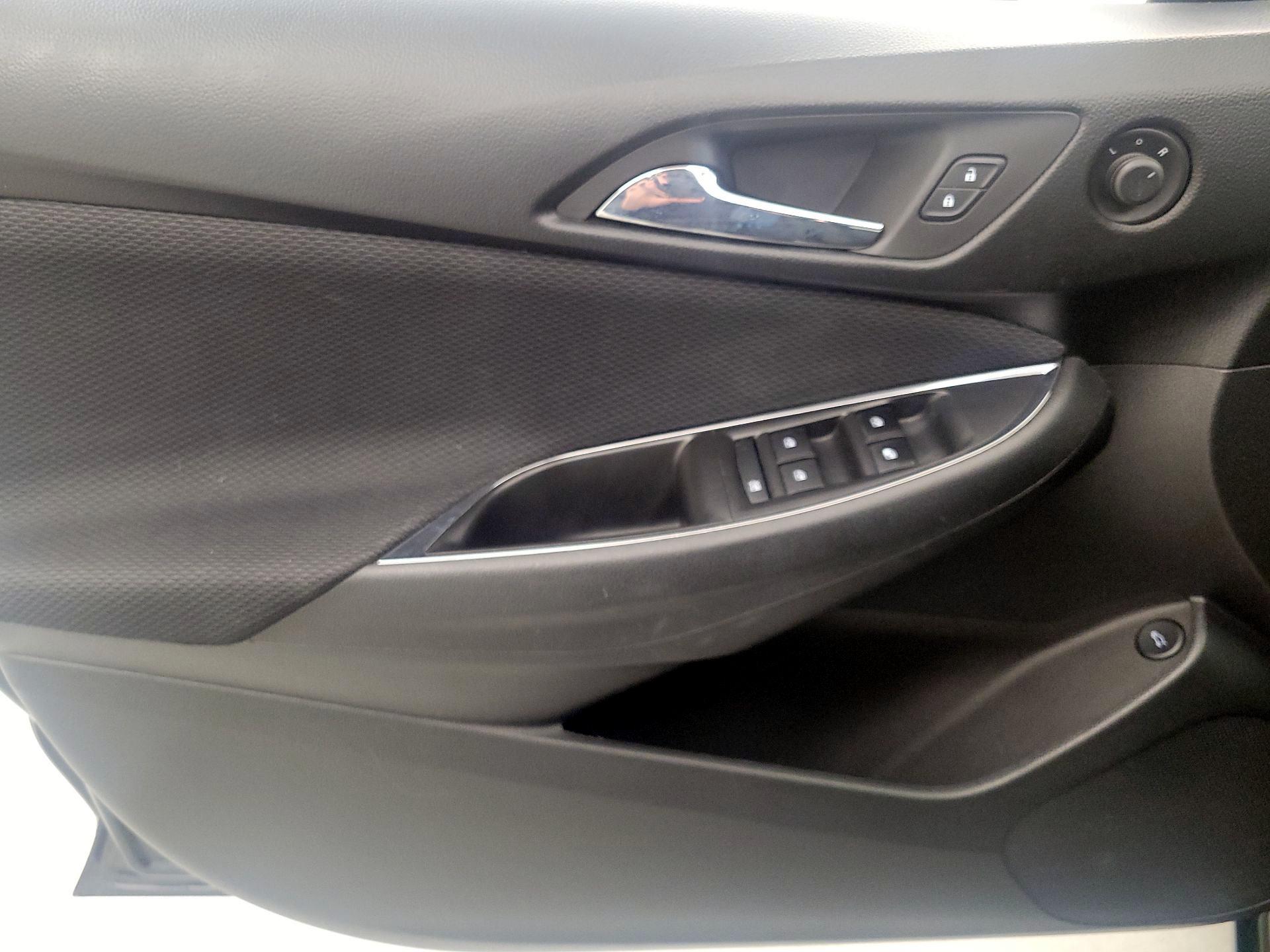 Thumbnail: 2016 Chevrolet Cruze - 10