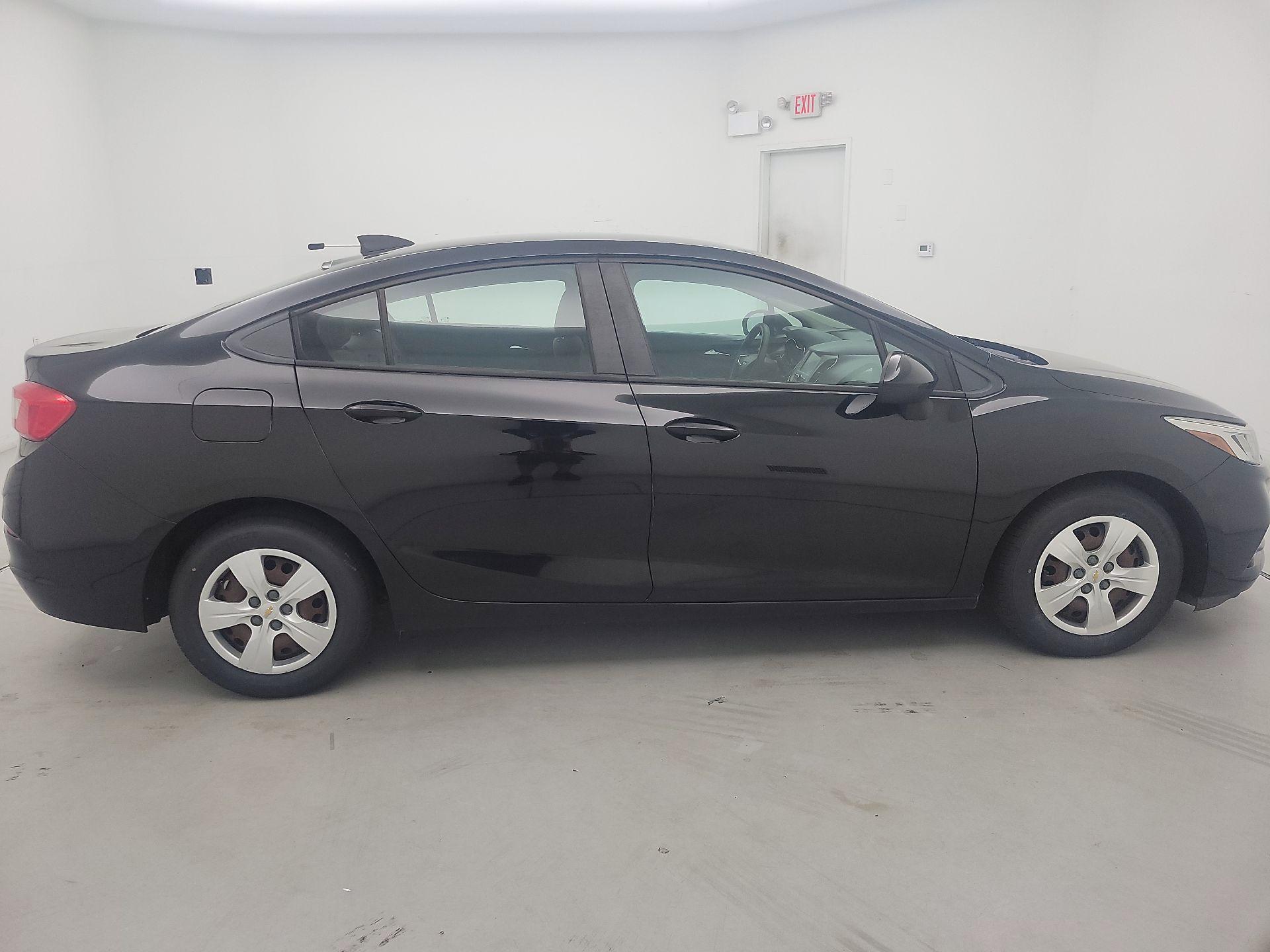 Thumbnail: 2016 Chevrolet Cruze - 4