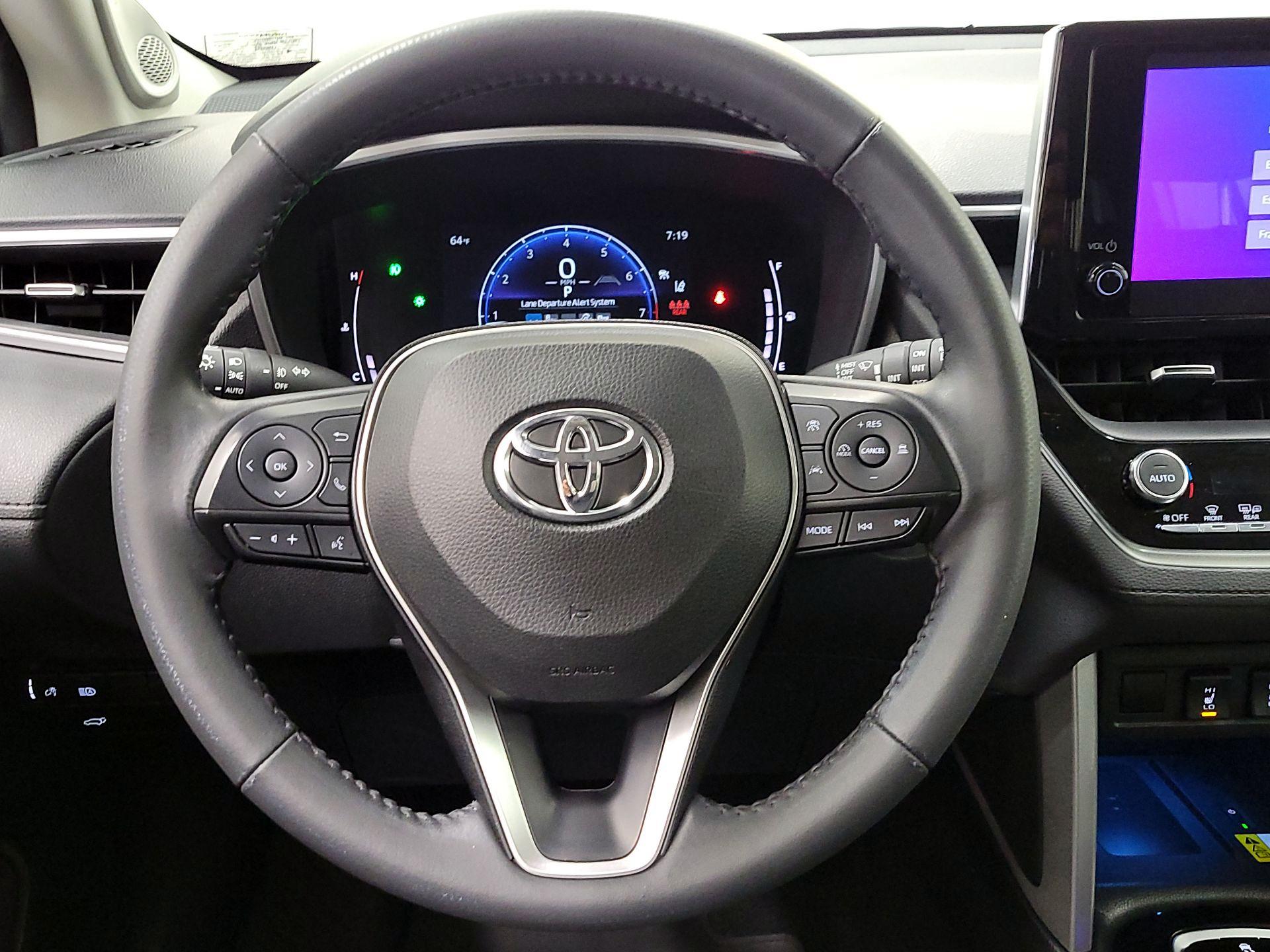 Thumbnail: 2023 Toyota Corolla Cross - 10