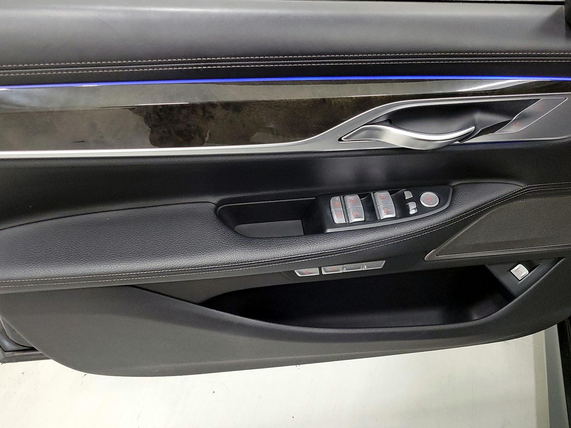 Thumbnail: 2017 BMW 7 Series - 12