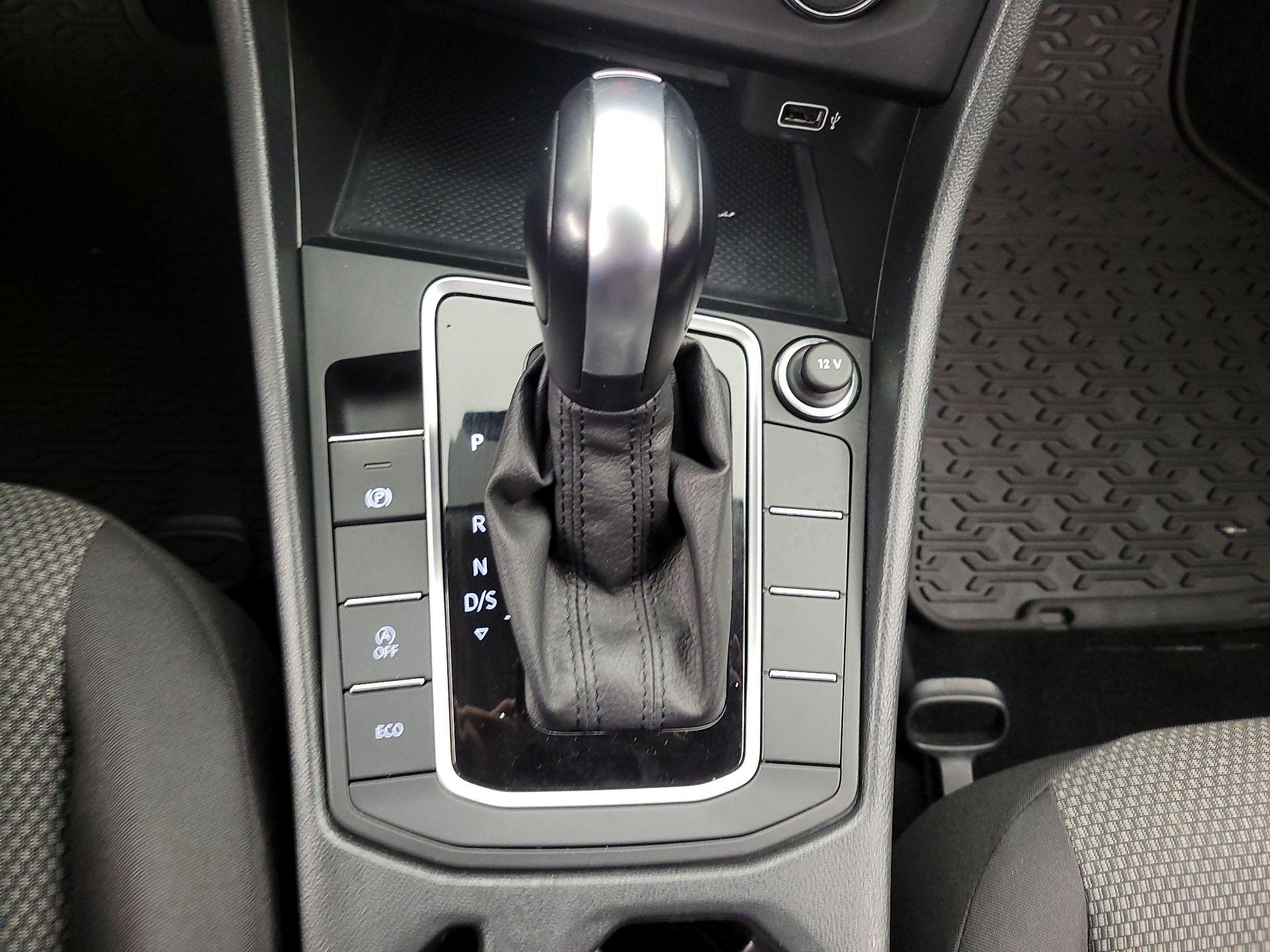 Thumbnail: 2019 Volkswagen Jetta - 17