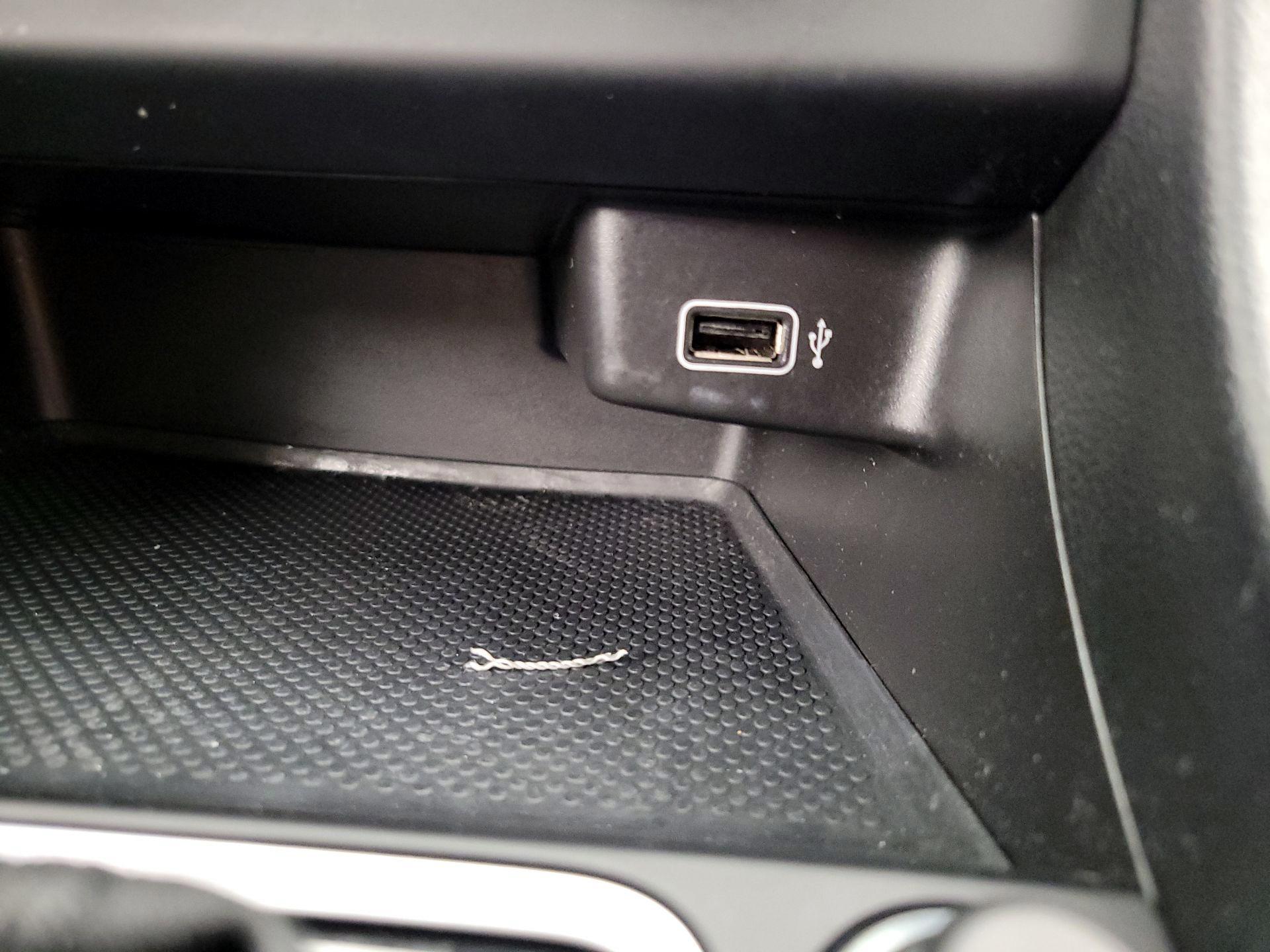 Thumbnail: 2019 Volkswagen Jetta - 18