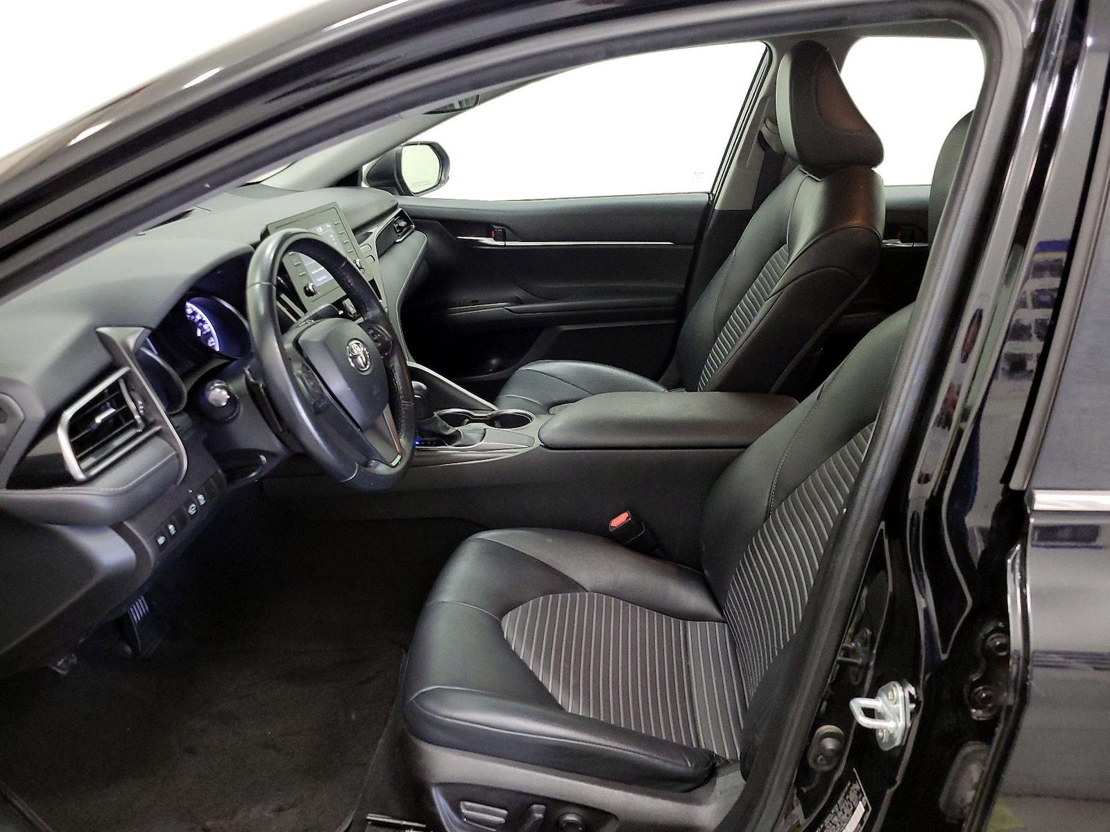 2021 Toyota Camry SE - Photo 12