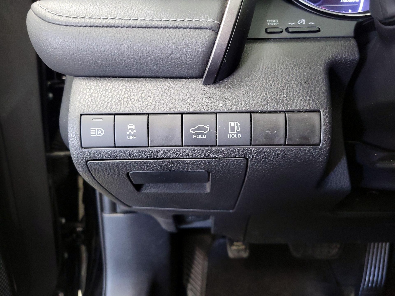 2021 Toyota Camry SE - Photo 14
