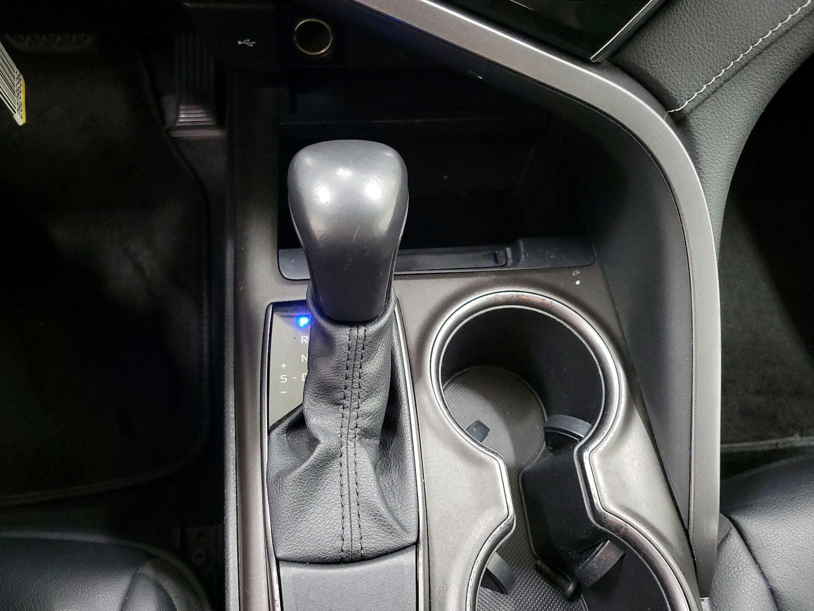2021 Toyota Camry SE - Photo 18