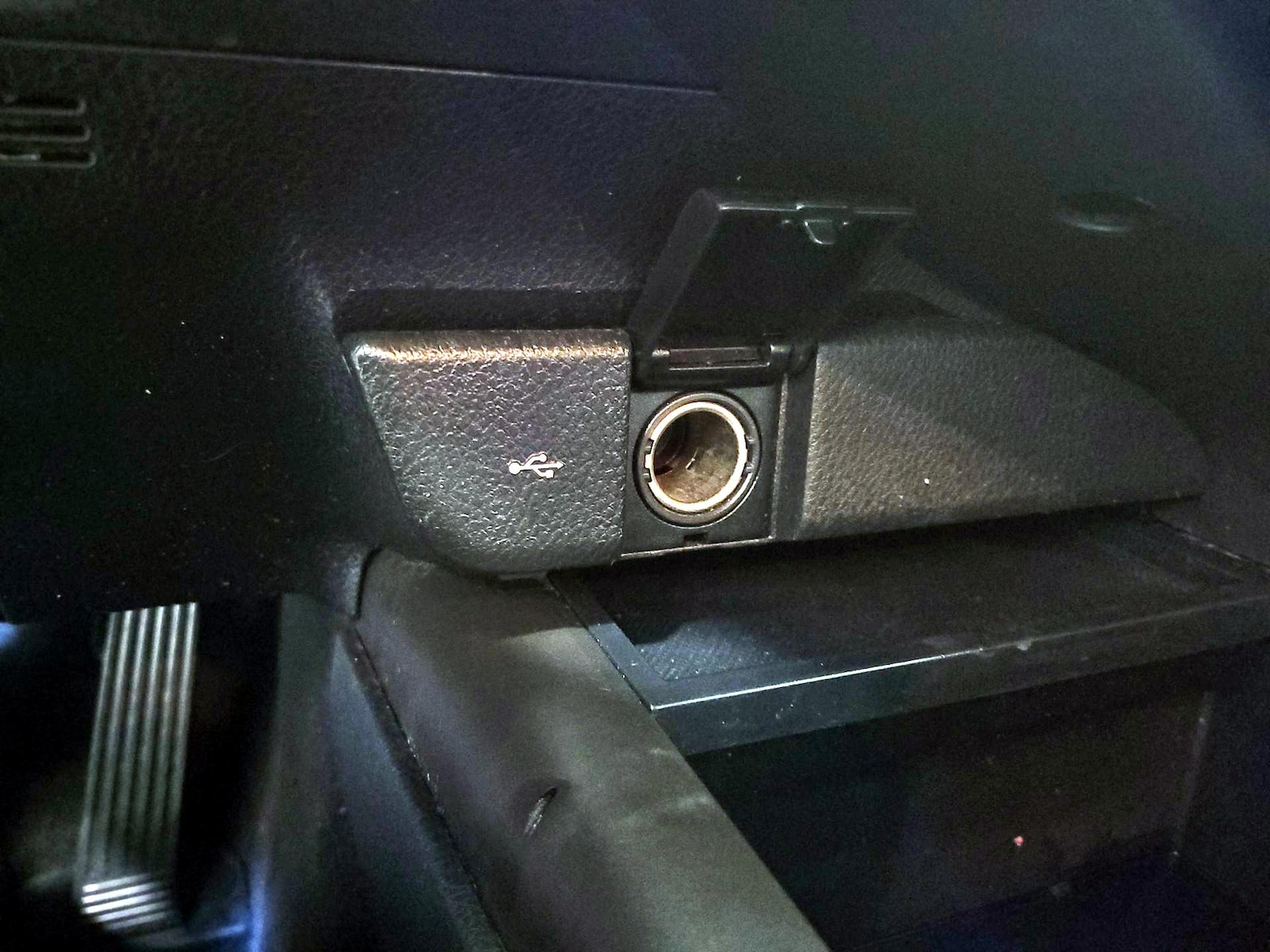 2021 Toyota Camry SE - Photo 19