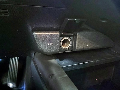 USB/AUX Ports